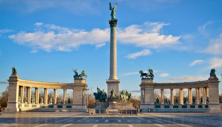 Pillanatok alatt tűntek el a turisták Budapestről