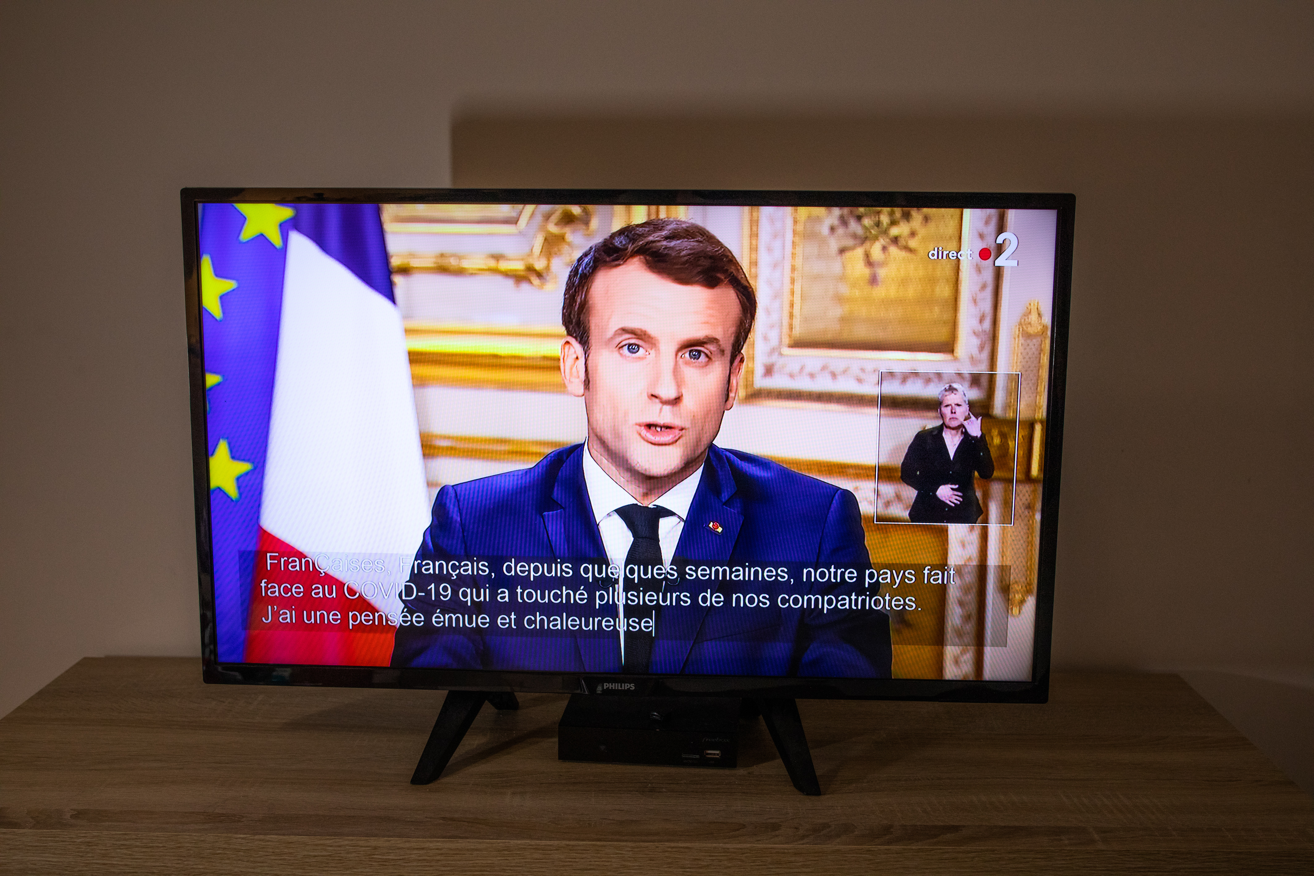 Macron nem lazít, Franciaország május 11-ig karanténban marad