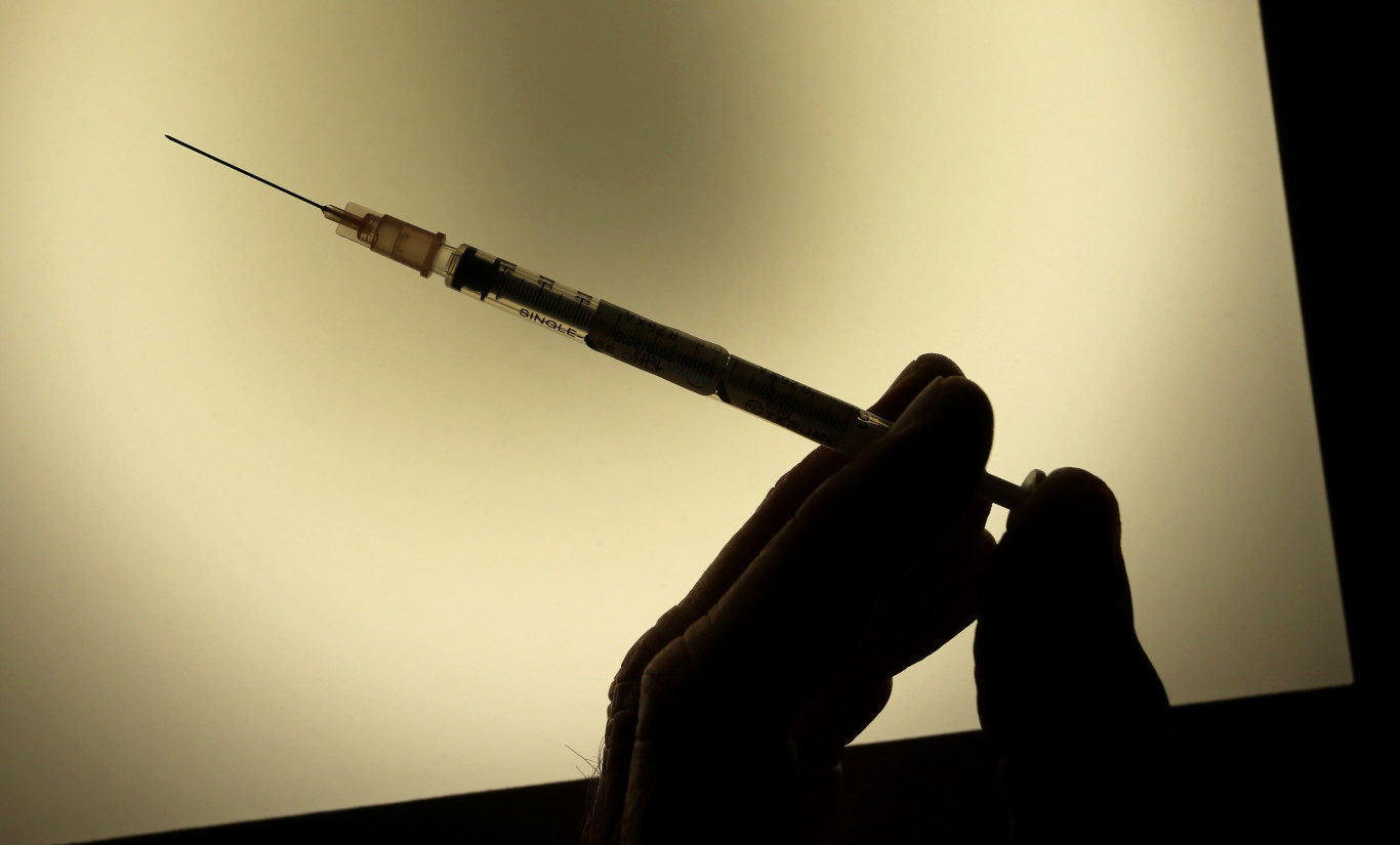 Daganatos betegeknek adtak be házilag kotyvasztott injekciókat egy érdi garázsban