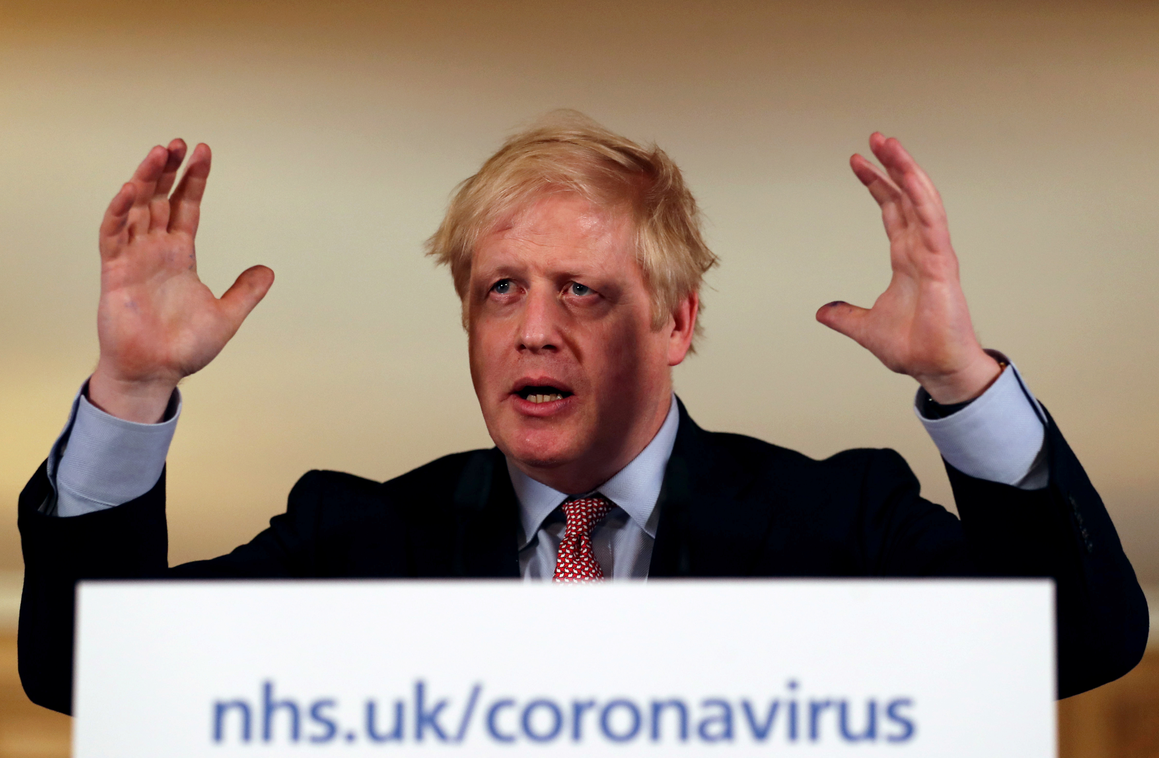 Boris Johnson lélegeztetőgép-gyártásra állítaná át a brit ipart