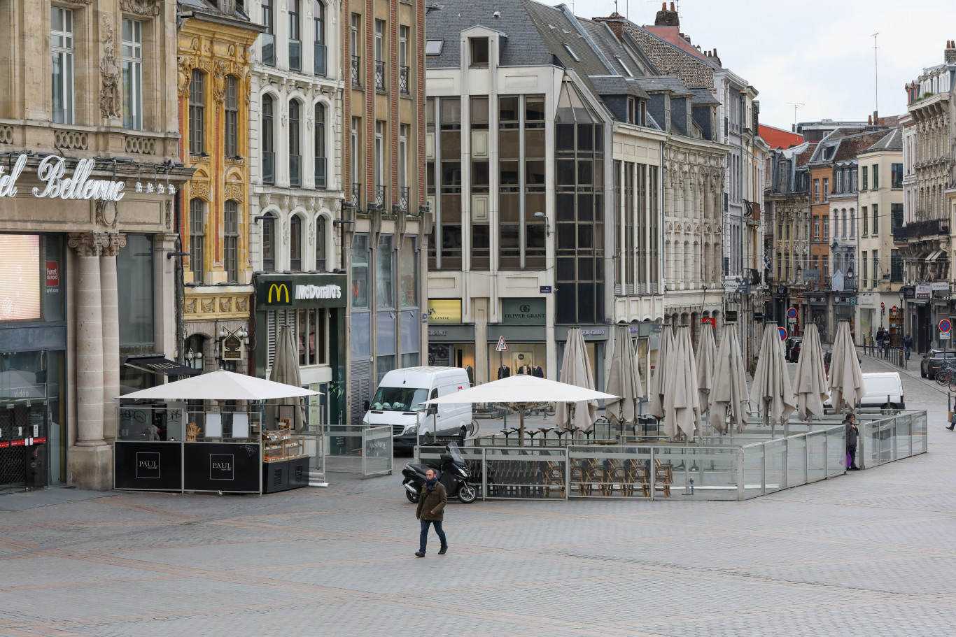 Vádat emeltek 10 férfi ellen, akik megerőszakoltak egy 5 éves gyereket egy lille-i chemsex buliban