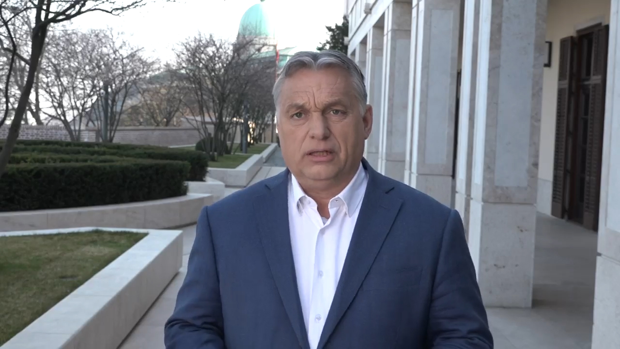 Már 1 millióan követik Orbán Viktort a Facebookon