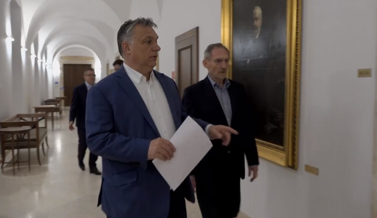 Orbán Viktor már Pintér Sándorral sétált akciócsoportozni