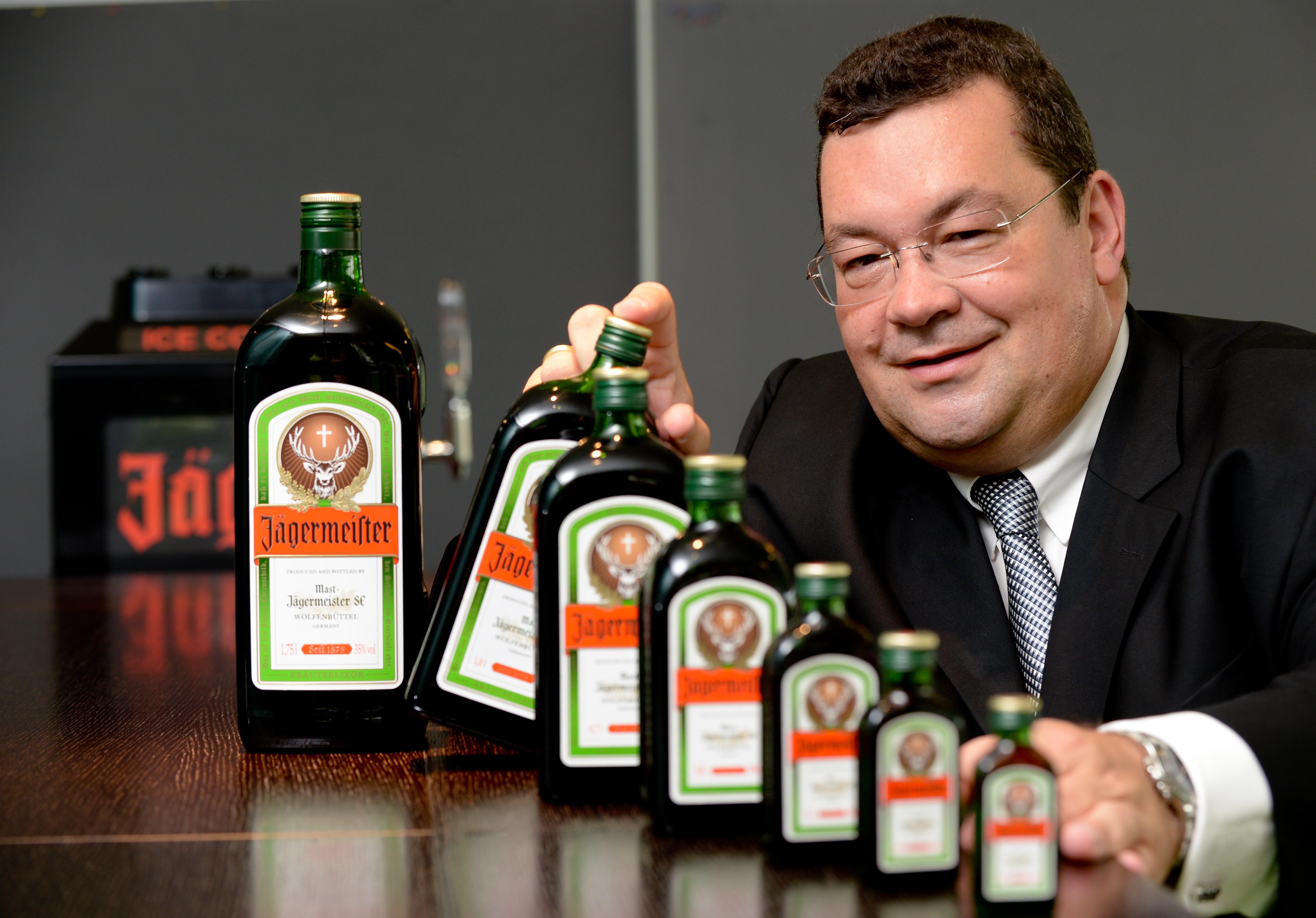 Jägermeister készítése helyett a cég fertőtlenítőszerekhez adományoz 50 ezer liter alkoholt