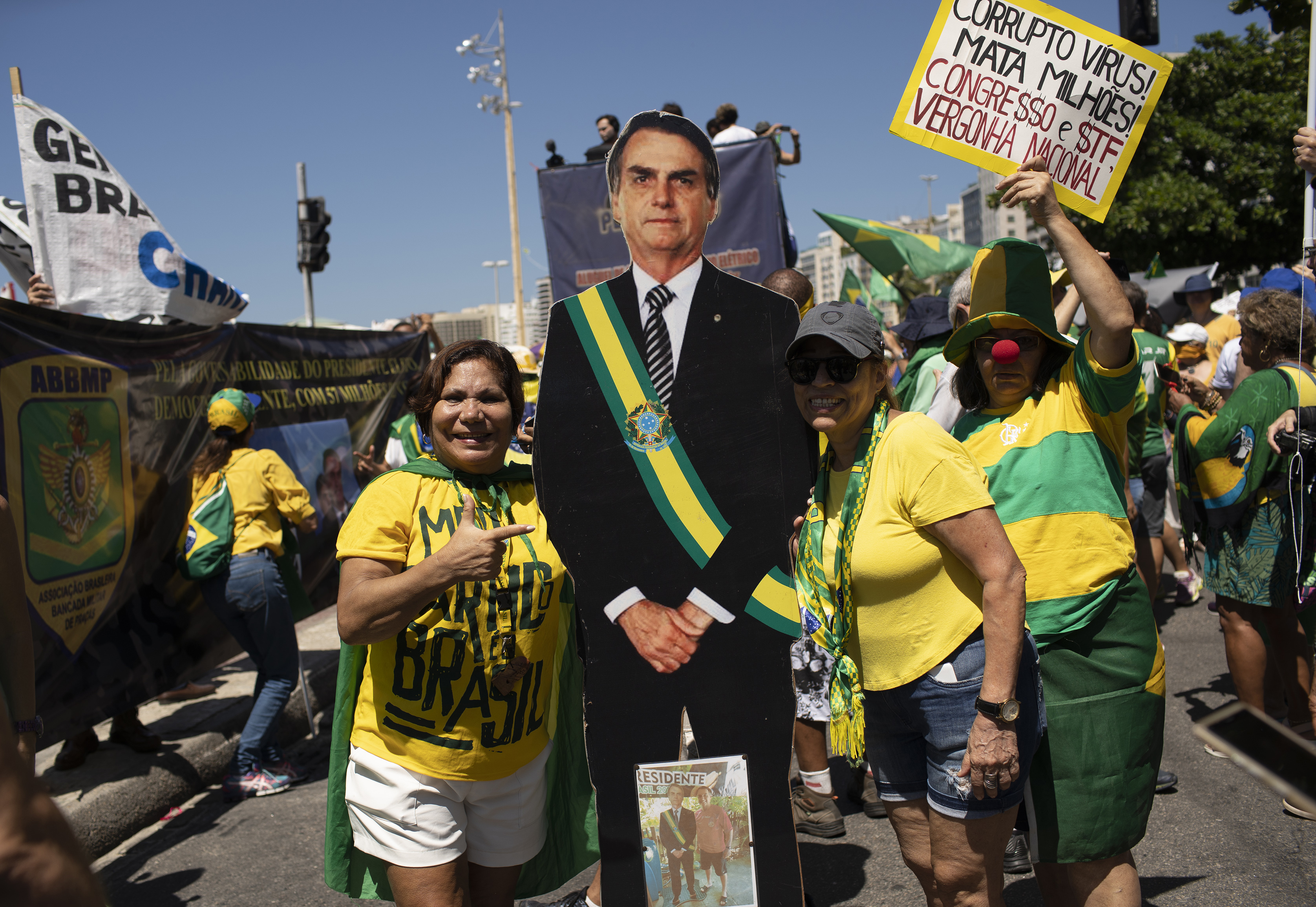 Gránátokat dobott rendőrökre a Bolsonarót támogató brazil politikus