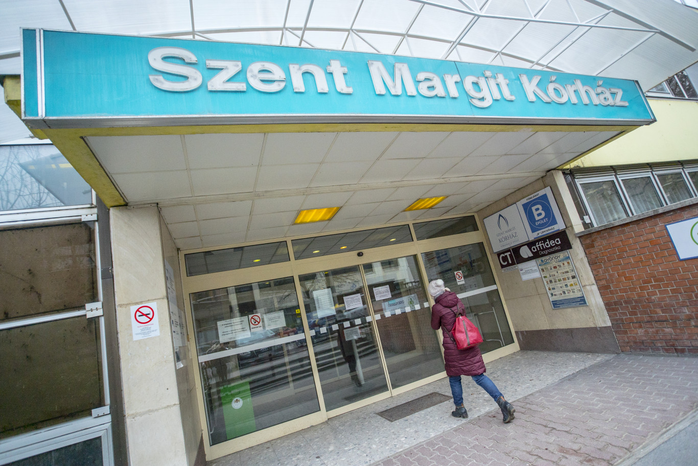 Létszámhiány miatt csak csökkentett kapacitással működik a művesekezelés több kórházban is Hadházy Ákos szerint
