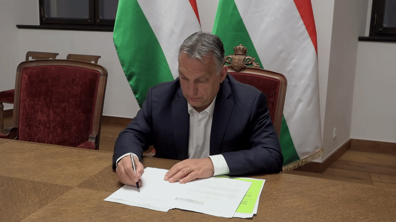 Orbán Viktor: „Aláírtam”