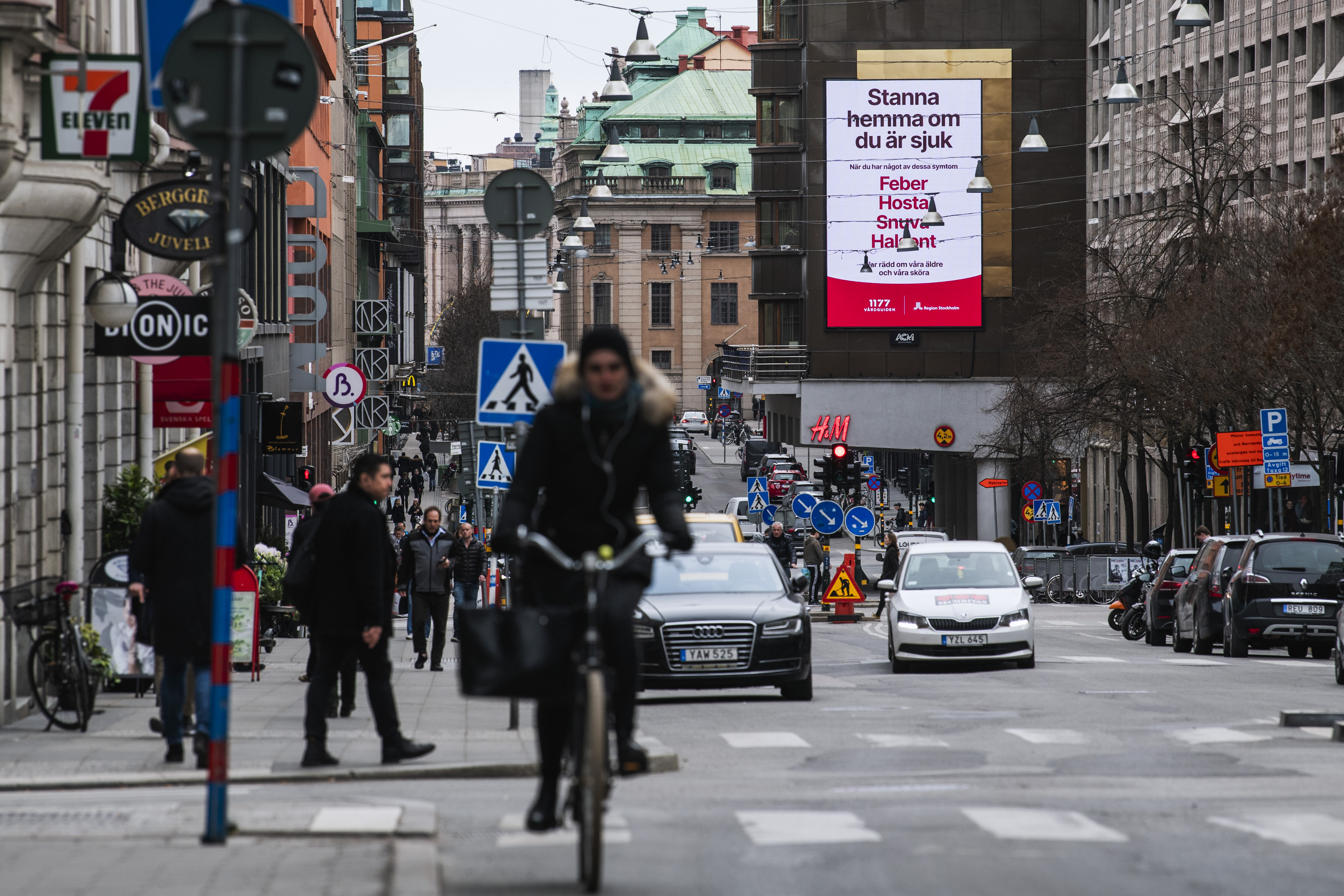 Kitiltják a benzines és dízelautókat Stockholm belvárosából