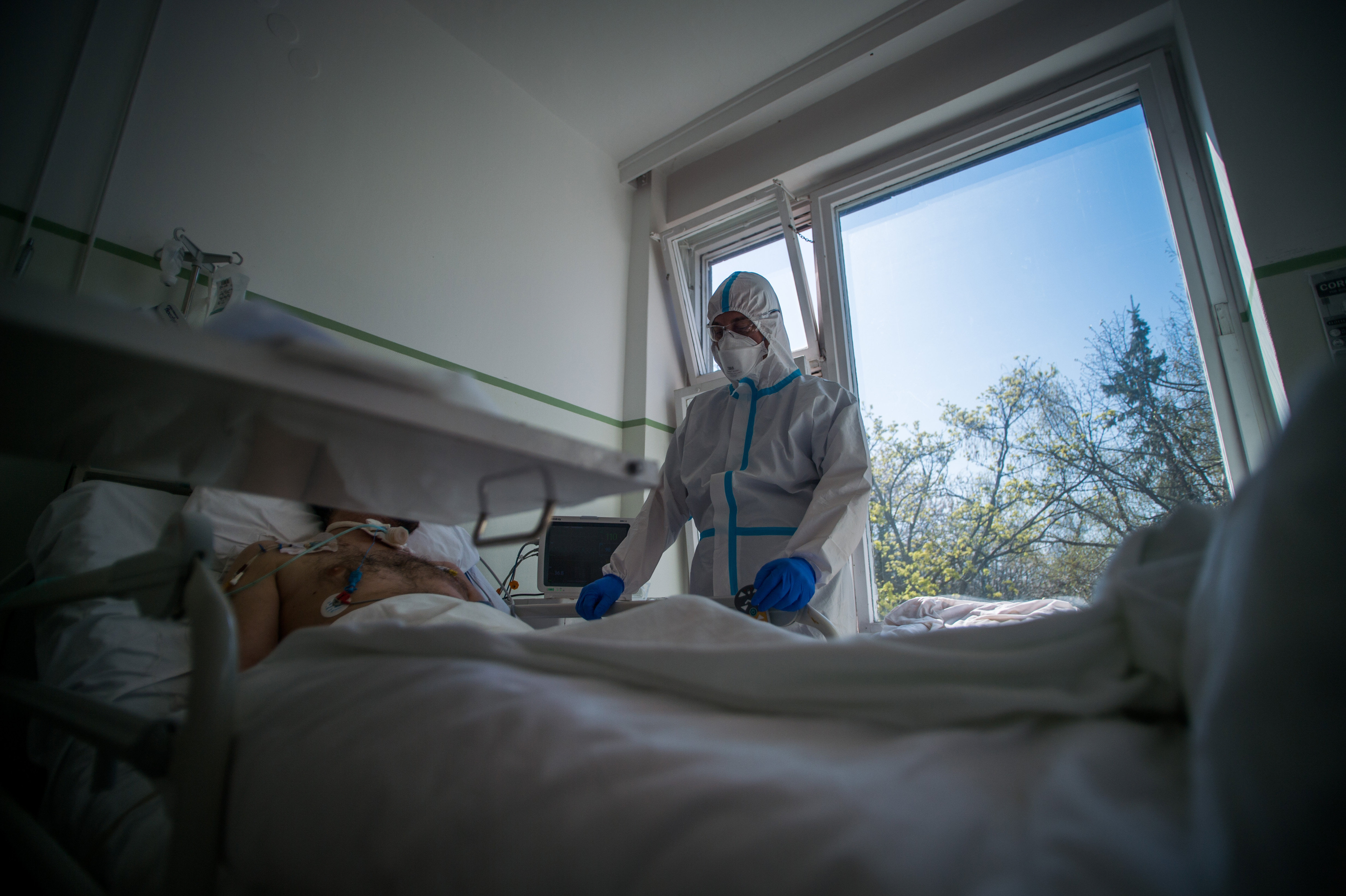 A tatabányai kórház 41 éves dolgozója halt meg koronavírus-fertőzésben 