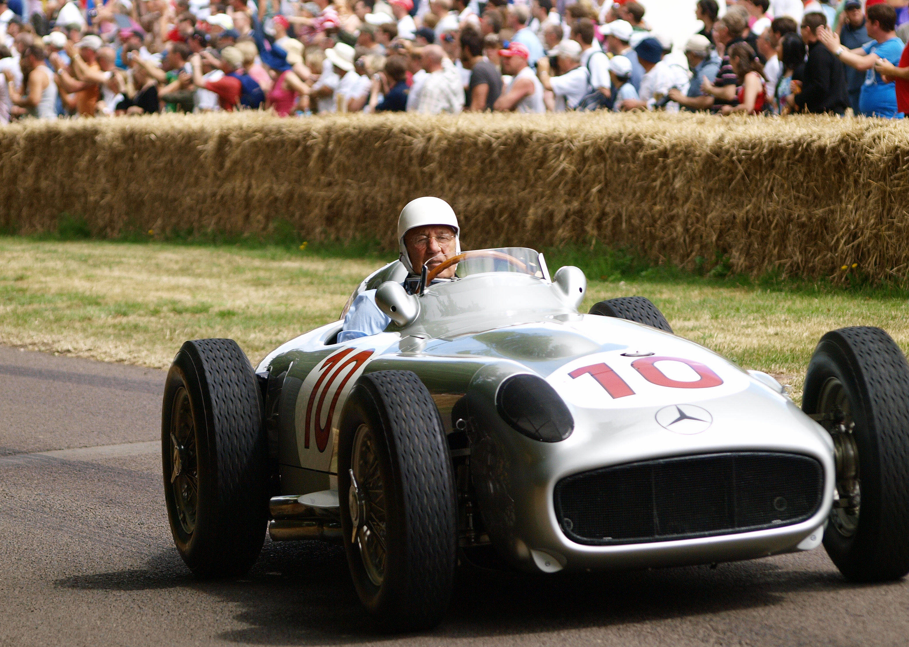Meghalt Stirling Moss, a legendás autóversenyző