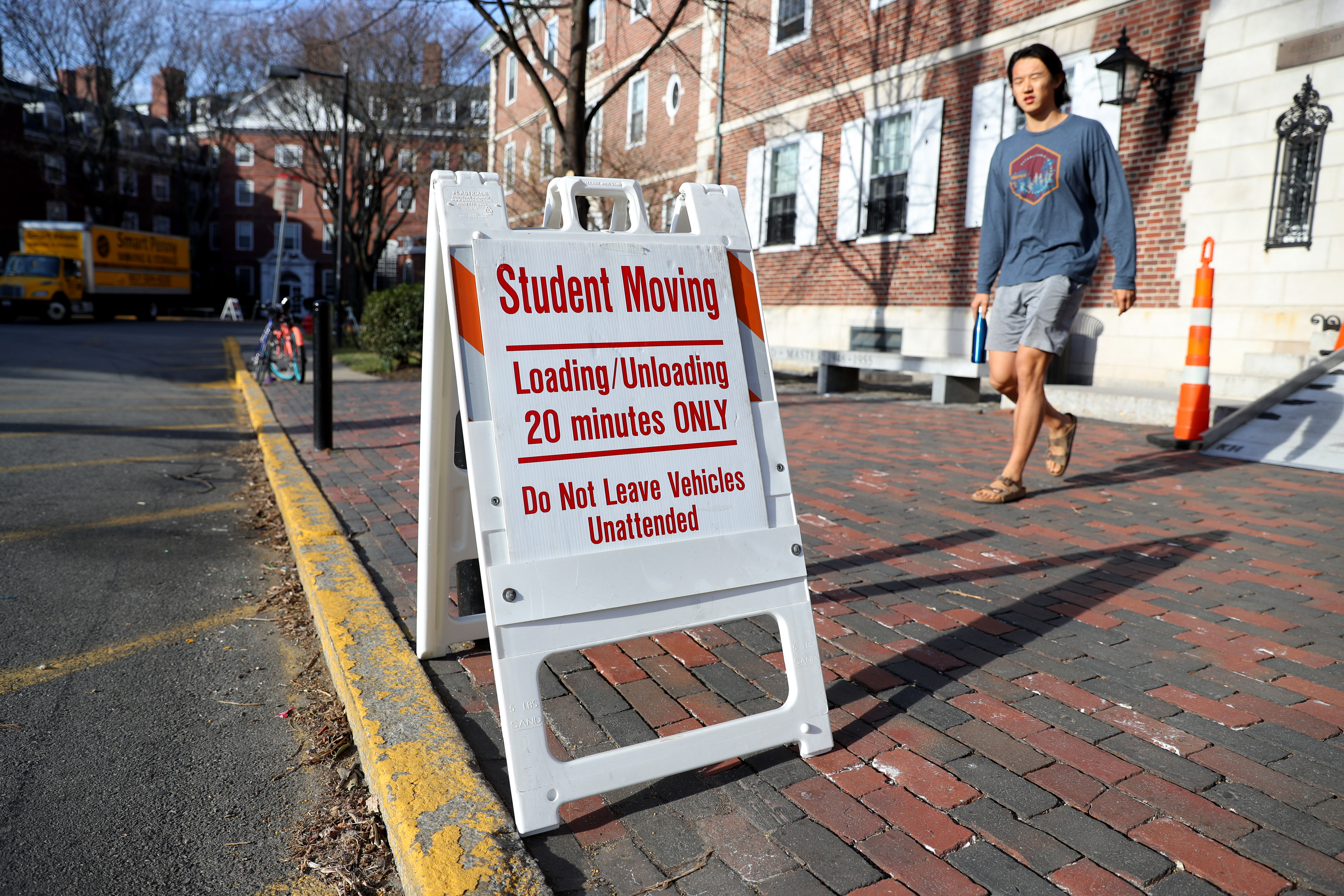 A kollégiumokból a járvány miatt kiköltöztetett diákoknak fenntartott zóna a Harvard Egyetem campusán a Massachusetts állambeli Cambridge-ben, 2020 márciusában