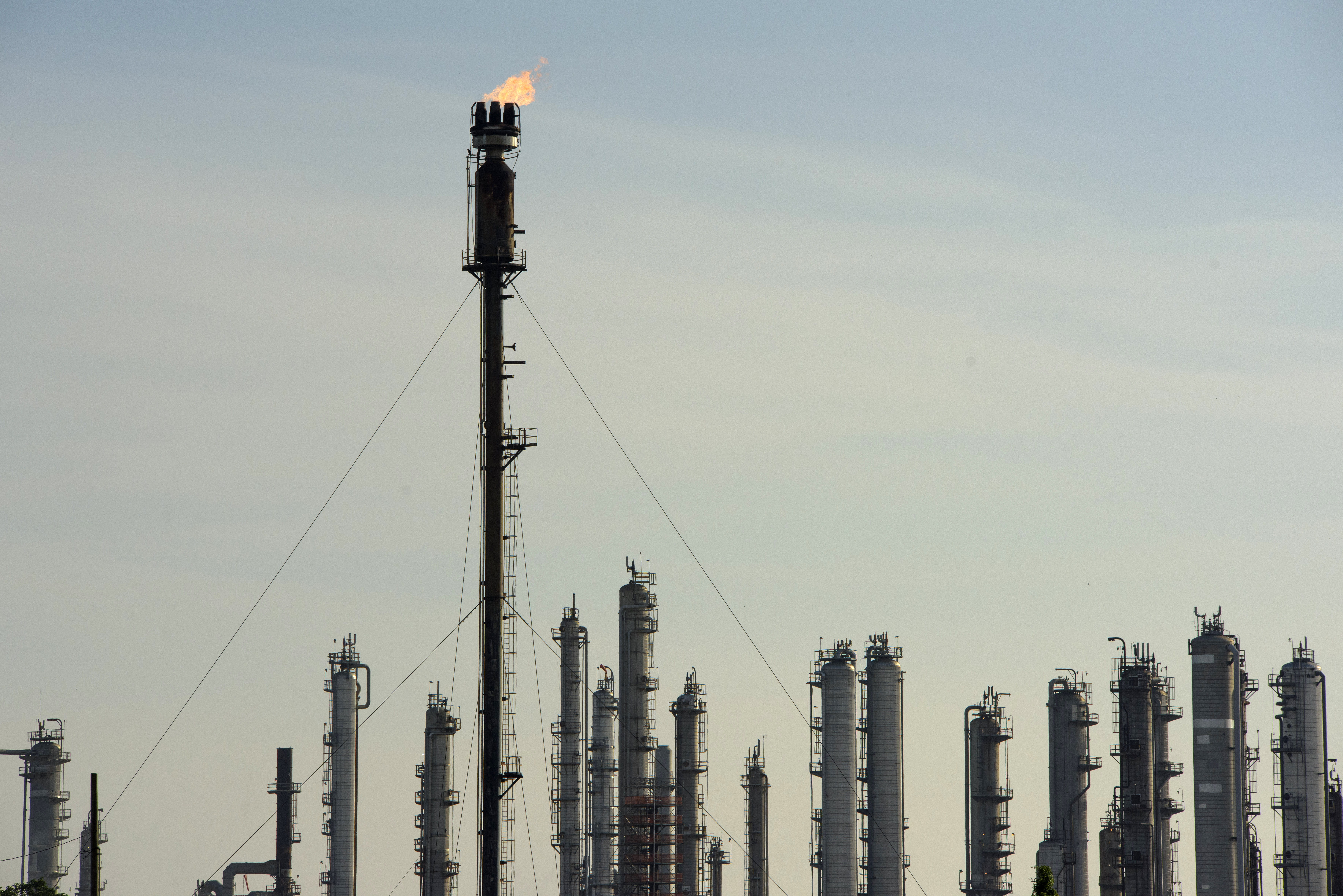 Már 41 gyanúsított van a gázmaffia ügyében, újabb céget temetett maga alá a 60 milliárdos adócsalás