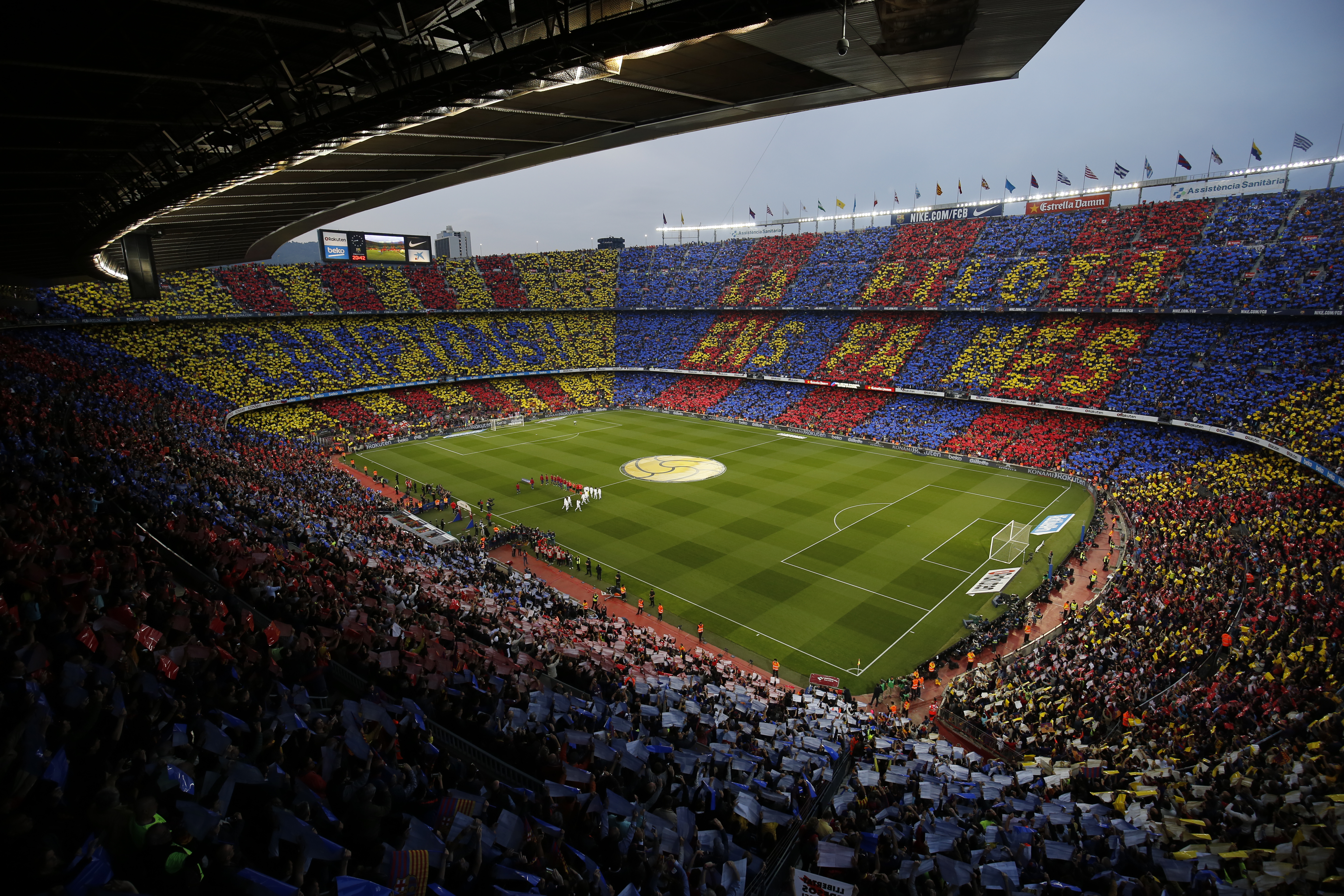 Eladja a Barcelona a stadionja nevét