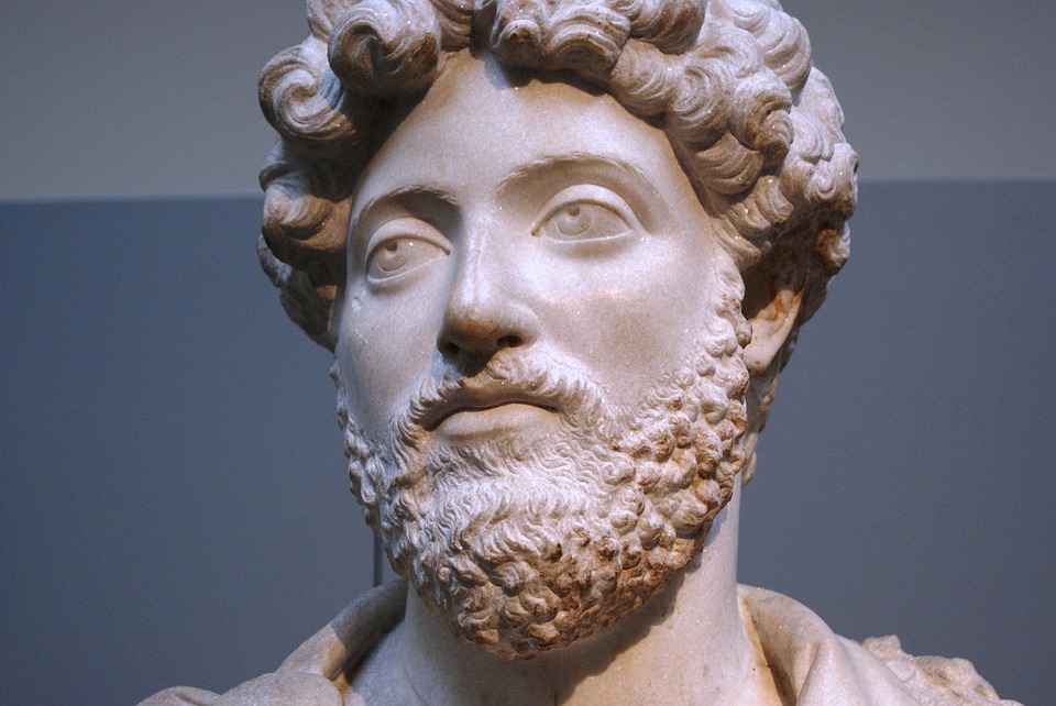 Összefüggést találtak a kis pénisz és a drága kocsik iránti vágy között. De mit mondana erre Marcus Aurelius?