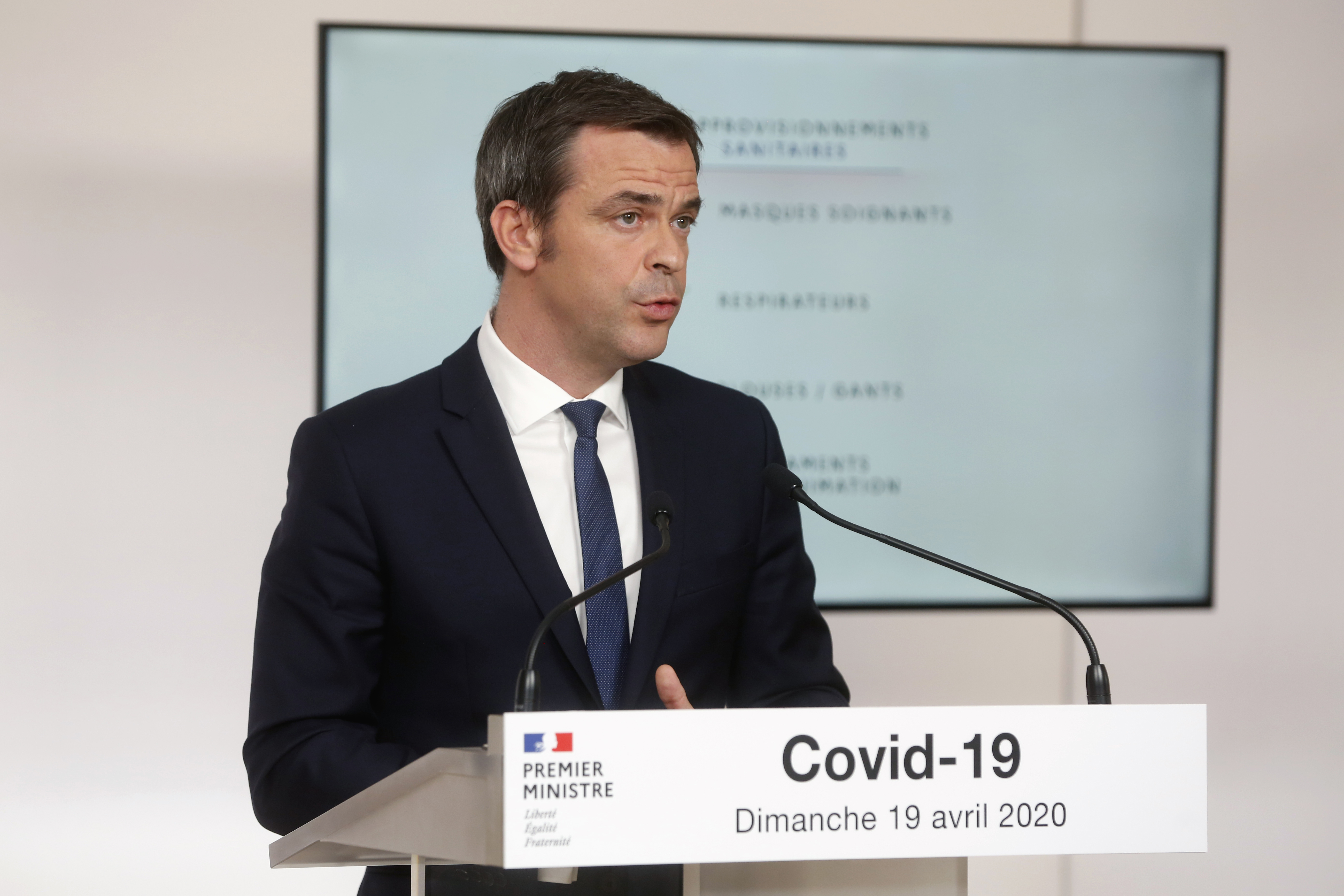 Halálos fenyegetéseket kapnak a francia képviselők az oltási igazolványok bevezetése miatt