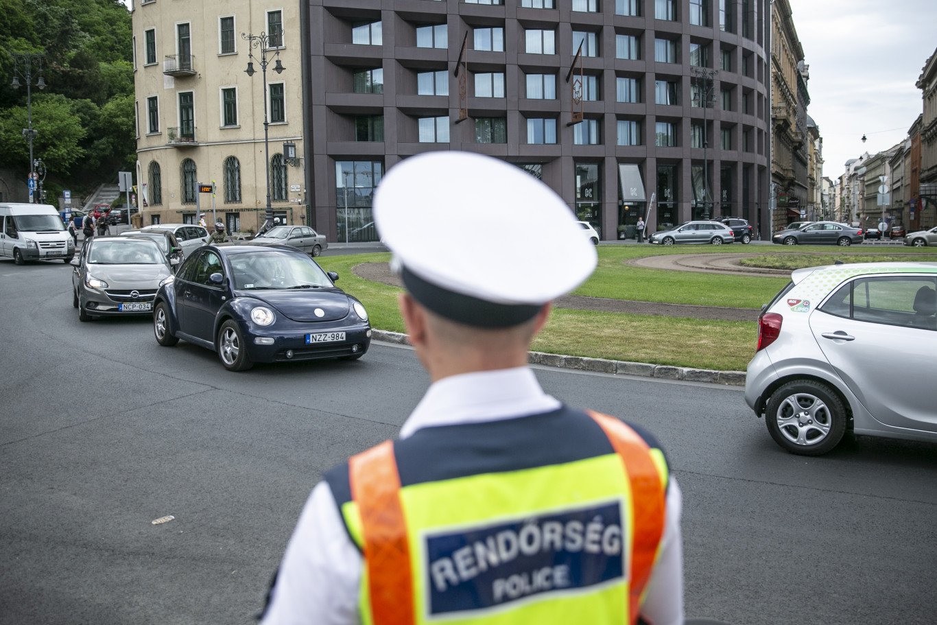 A rendőrség visszautasítja, hogy részrehajlók lettek volna a szélsőbalos Fáklyára mért támadás ügyében