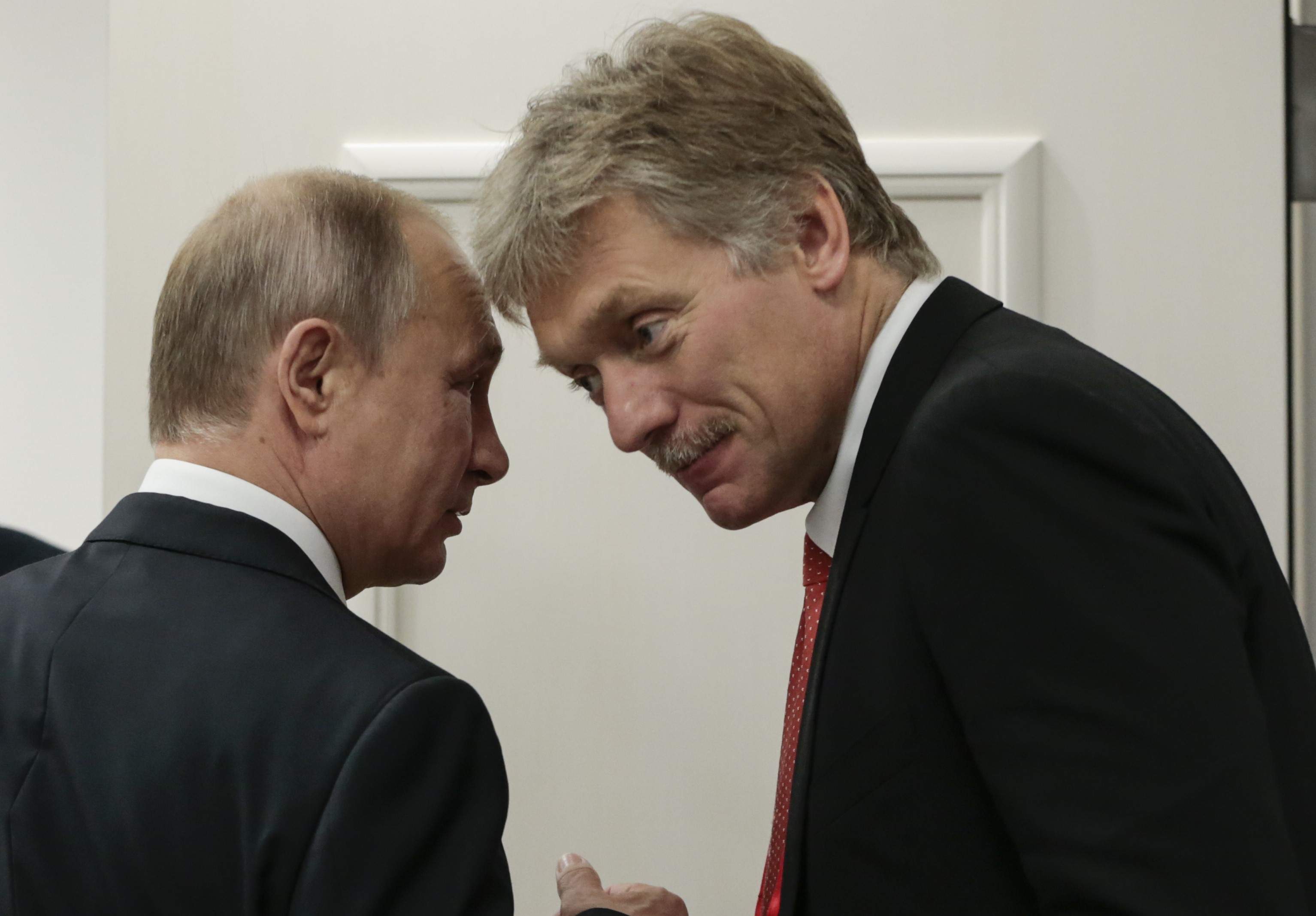 Peszkov: Moszkva válaszolni fog az olajárplafon bevezetésére