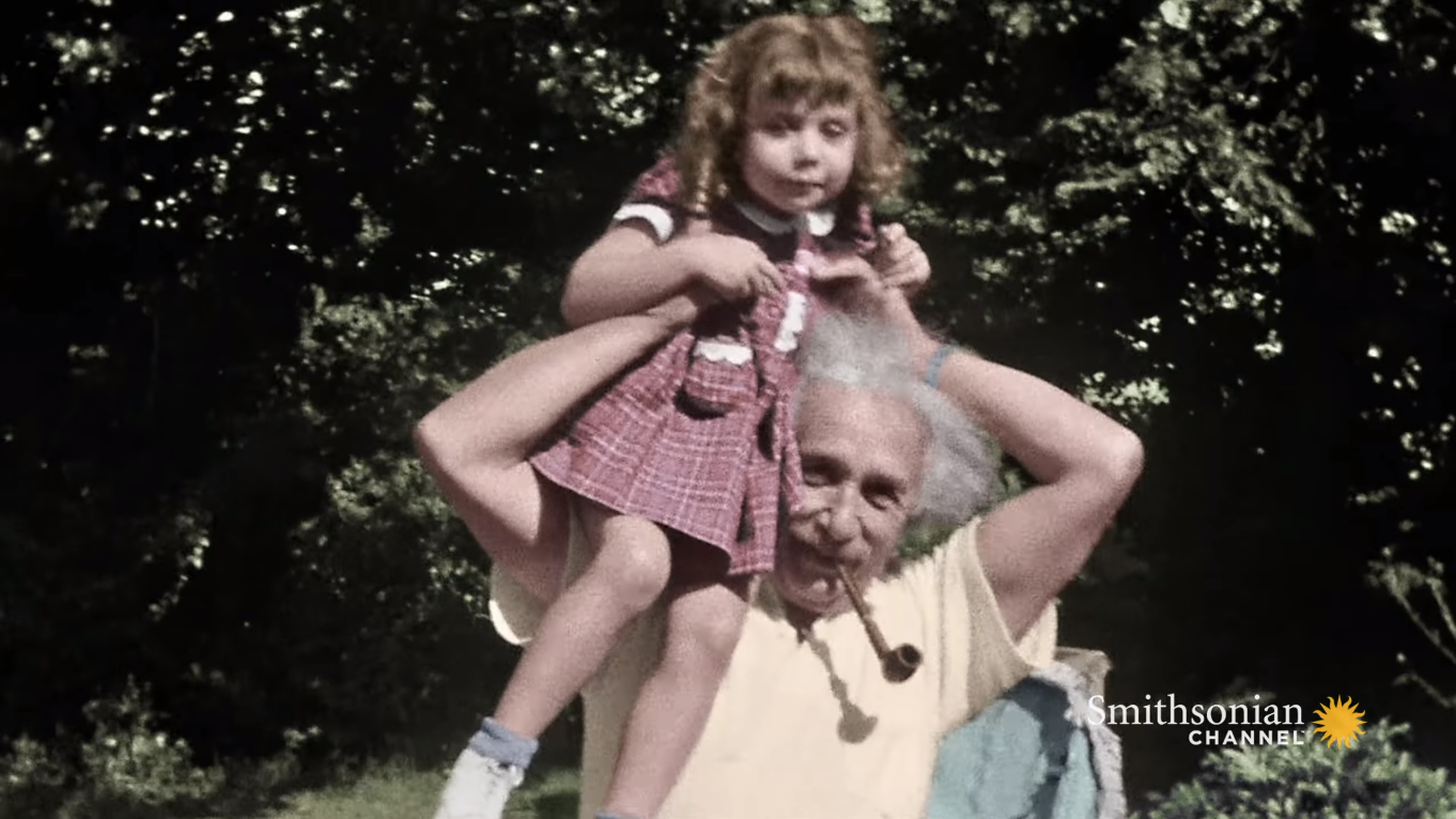 Láttad már Albert Einstein családi videóit színesben?