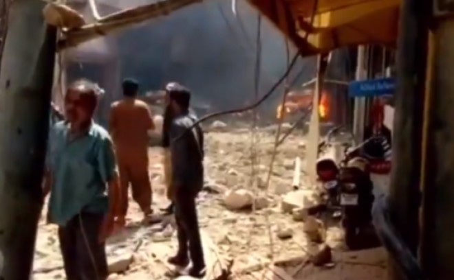 Lakónegyedre zuhant egy utasszállító Pakisztánban