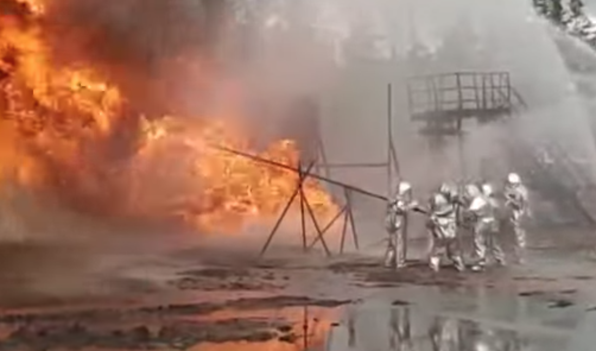 Ágyúval lőtték ki az Irkutszk közelében lángoló olajkutat