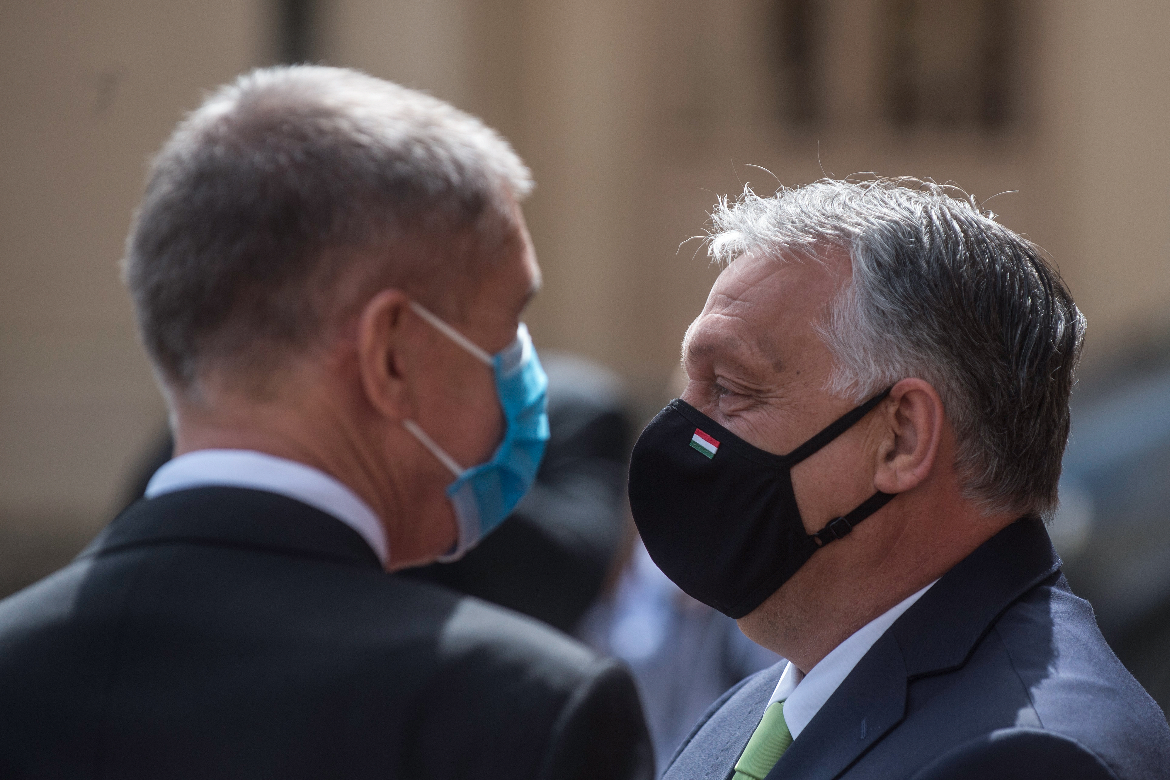 Magyarország 150 lélegeztetőgépet küld Csehországnak