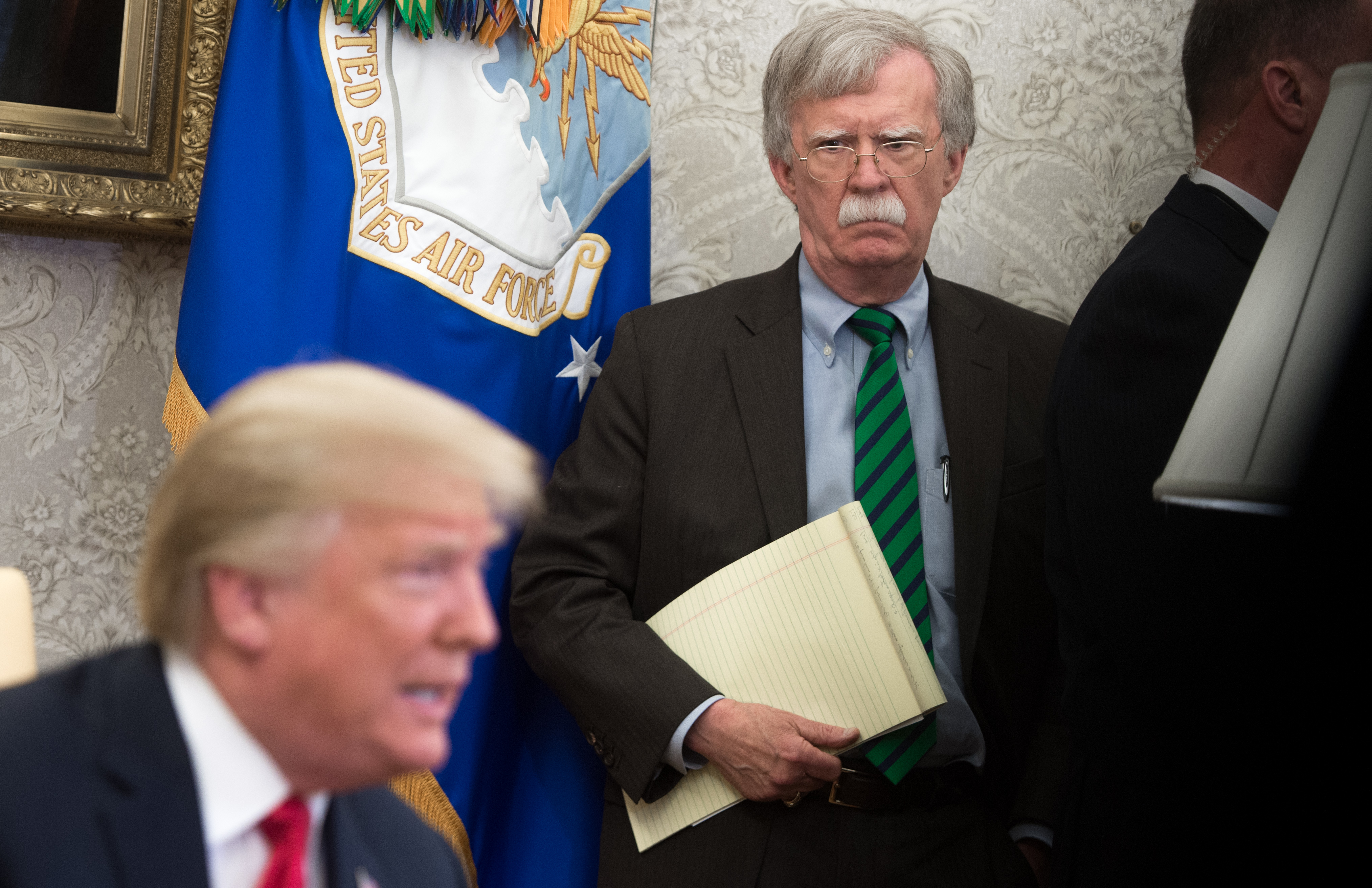 John Bolton és Donald Trump az Ovális Irodában 2018. május 17-én.