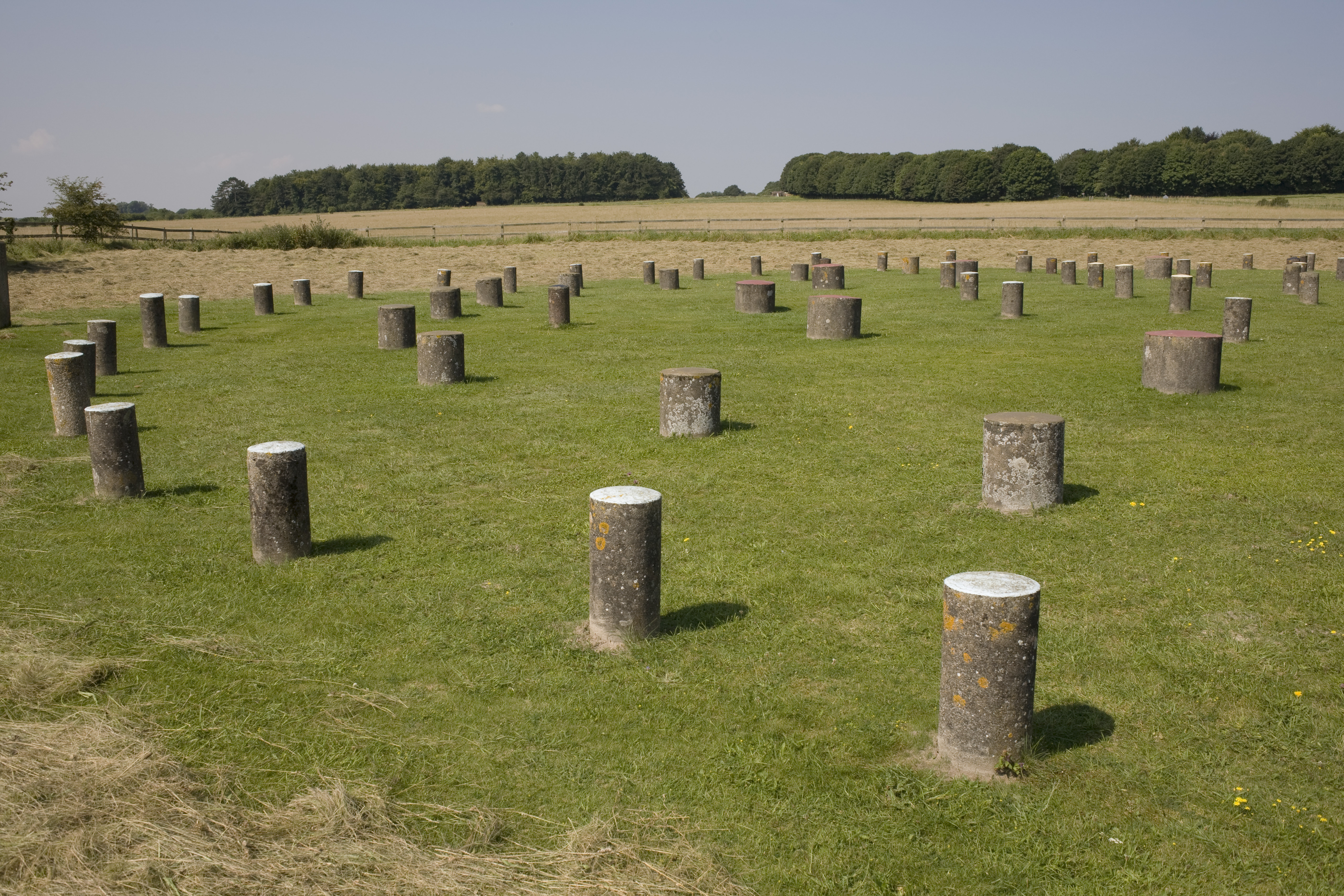 Óriási, kört formázó gödörhálózatra bukkantak a Stonehenge közelében