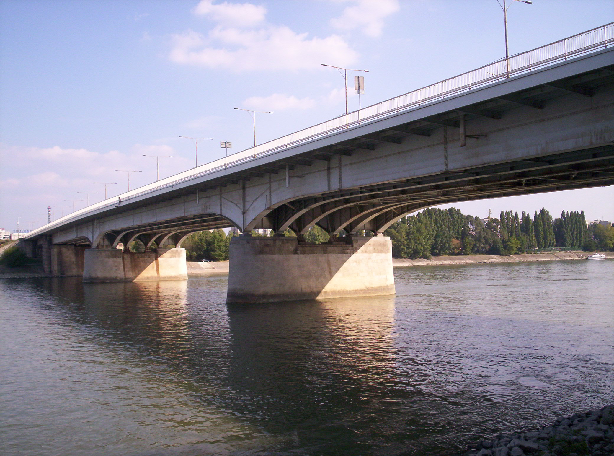 Megint végigszáguldott valaki az Árpád hídon 150-nel