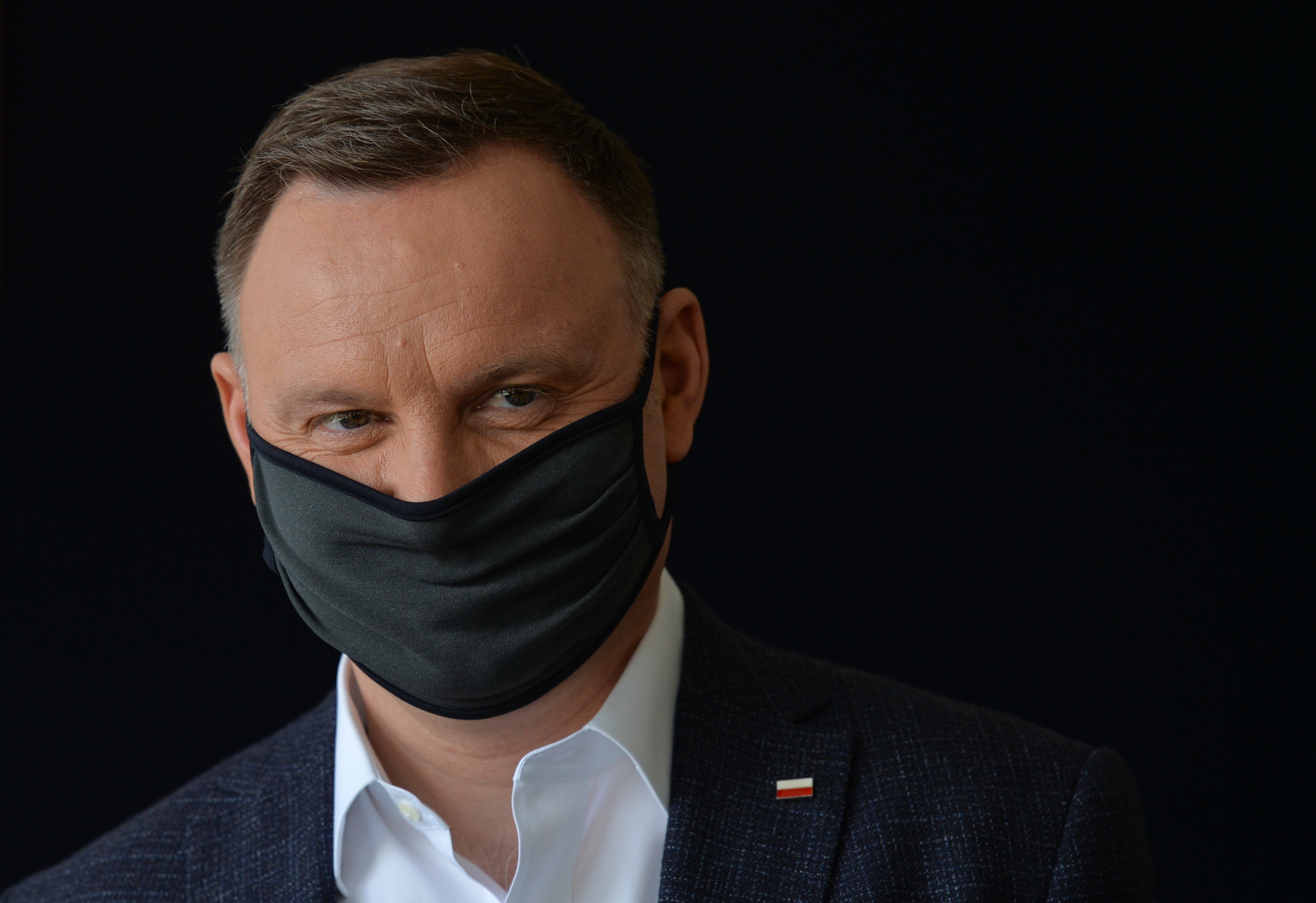Papírforma a lengyel elnökválasztáson: Duda nyeri az első fordulót az exit pollok szerint
