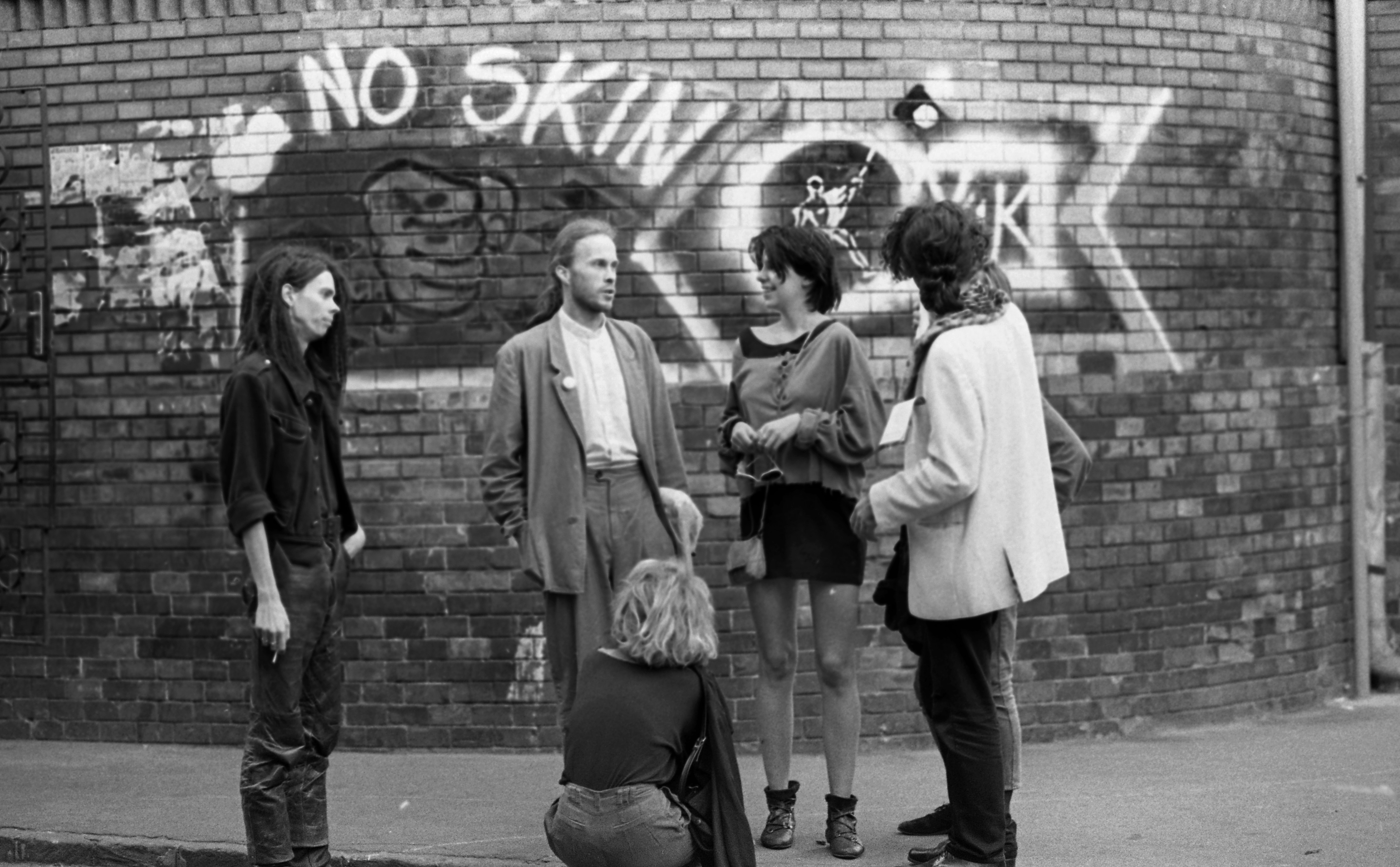 Néhányan a Fekete Lyuk közönségéből a Golgota utcában, 1989