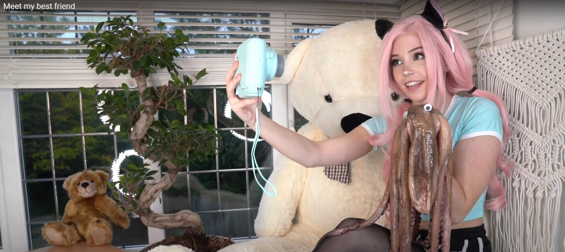 A szoftpornótól a társadalomkritikus lehúzásig: a Belle Delphine jelenség  anatómiája