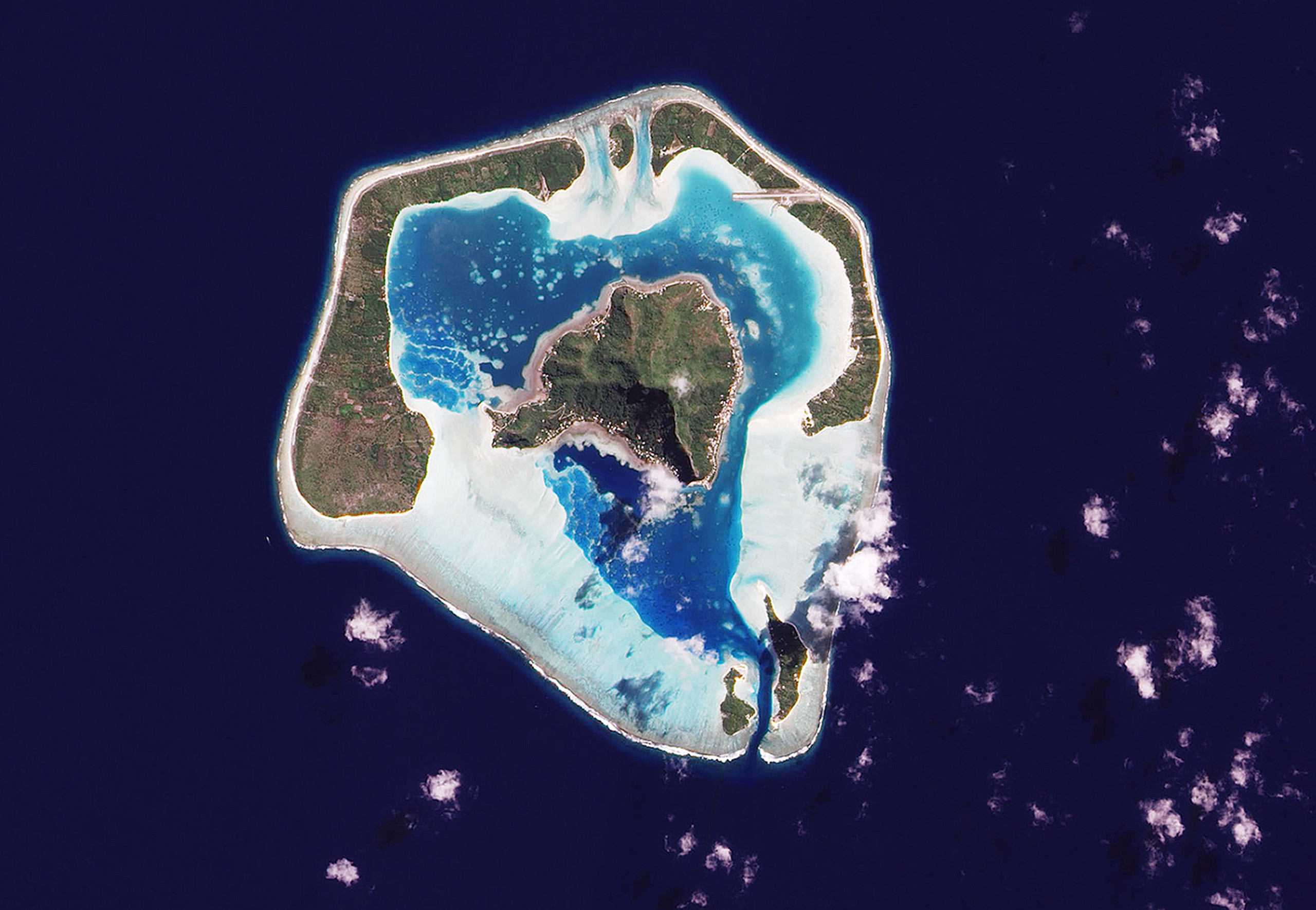 Sunken island. Laamu Atoll. Атолл коралловый остров. Остров риф (Reef Island). Дарвин коралловые Атоллы.