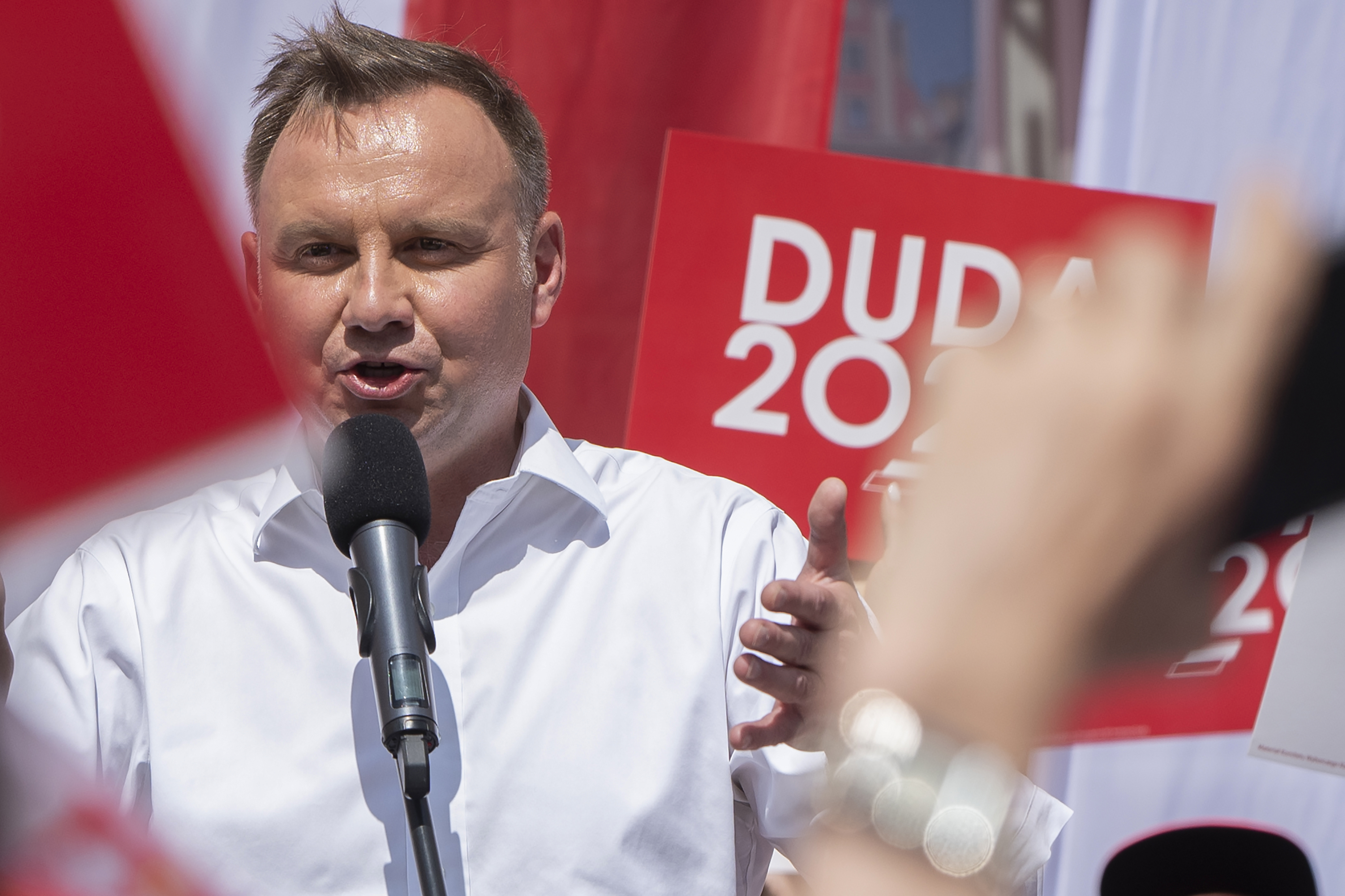 Rendkívül szoros a lengyel elnökválasztás, Duda a felmérések szerint 1-2 százalékkal vezethet