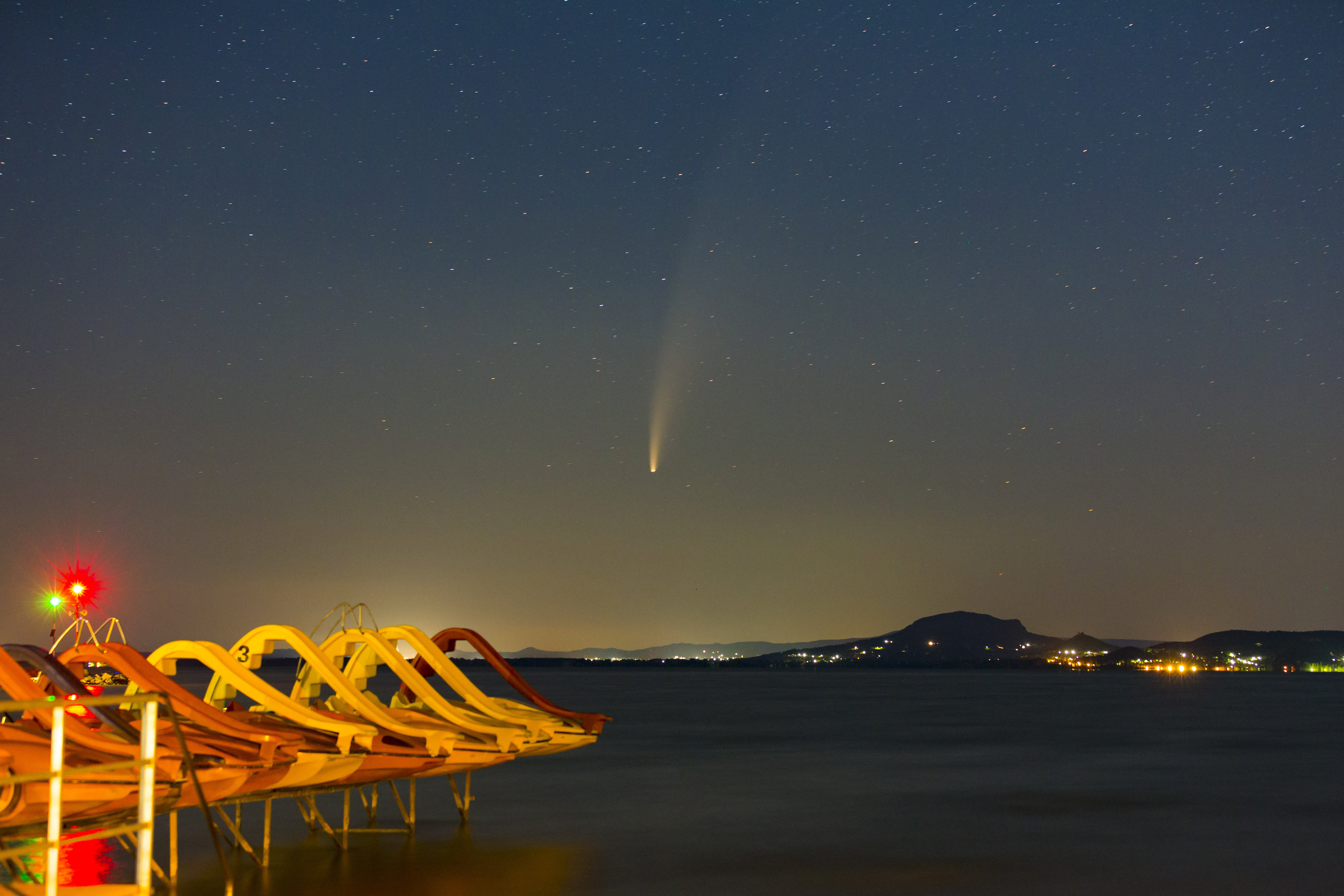 Áthúz Magyarország felett egy üstökös, egész nyáron látható lesz
