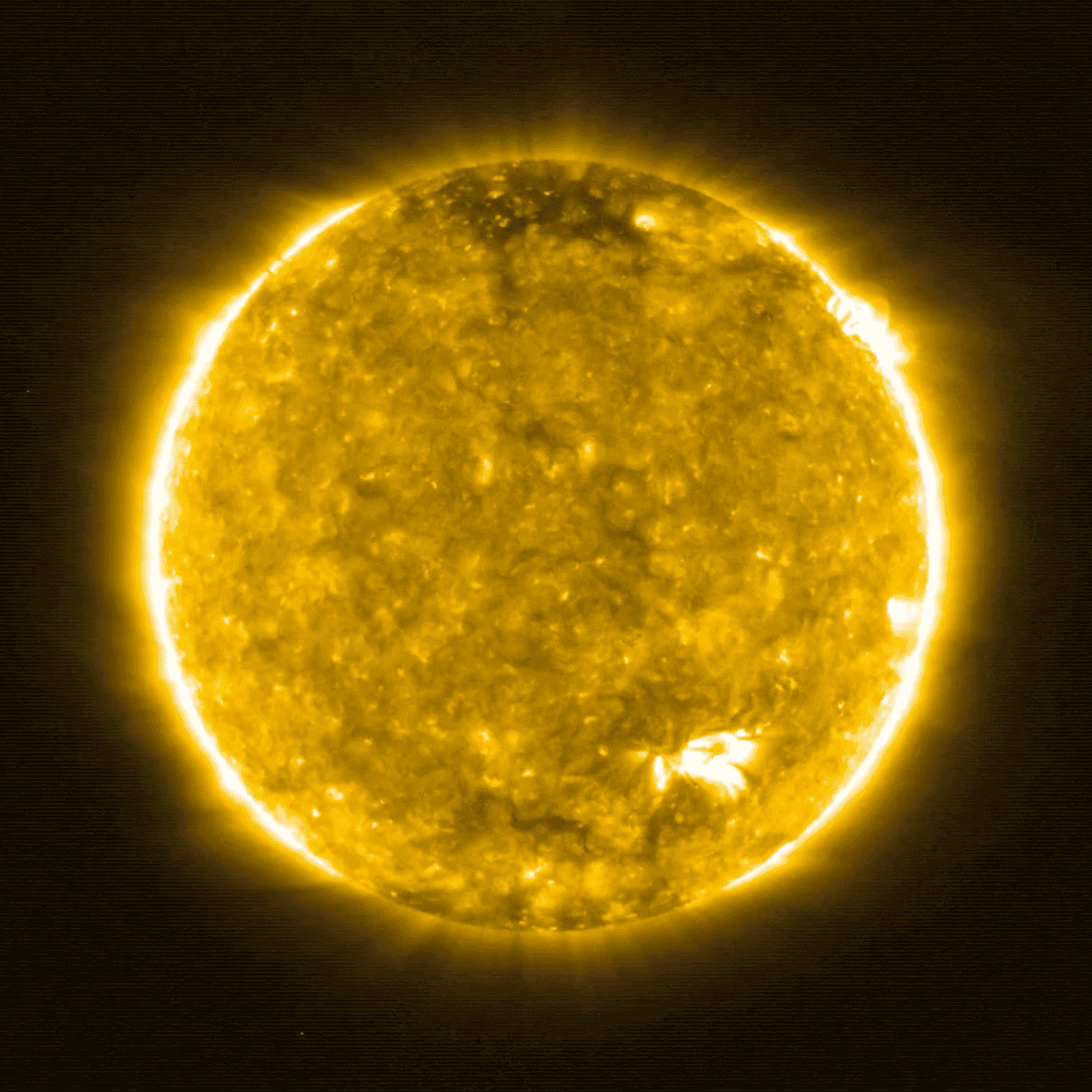 A Solar Orbiter űrszonda extrém-ultraibolya tartományú képalkotójának 2020 júniusában készített felvételei a Napról.