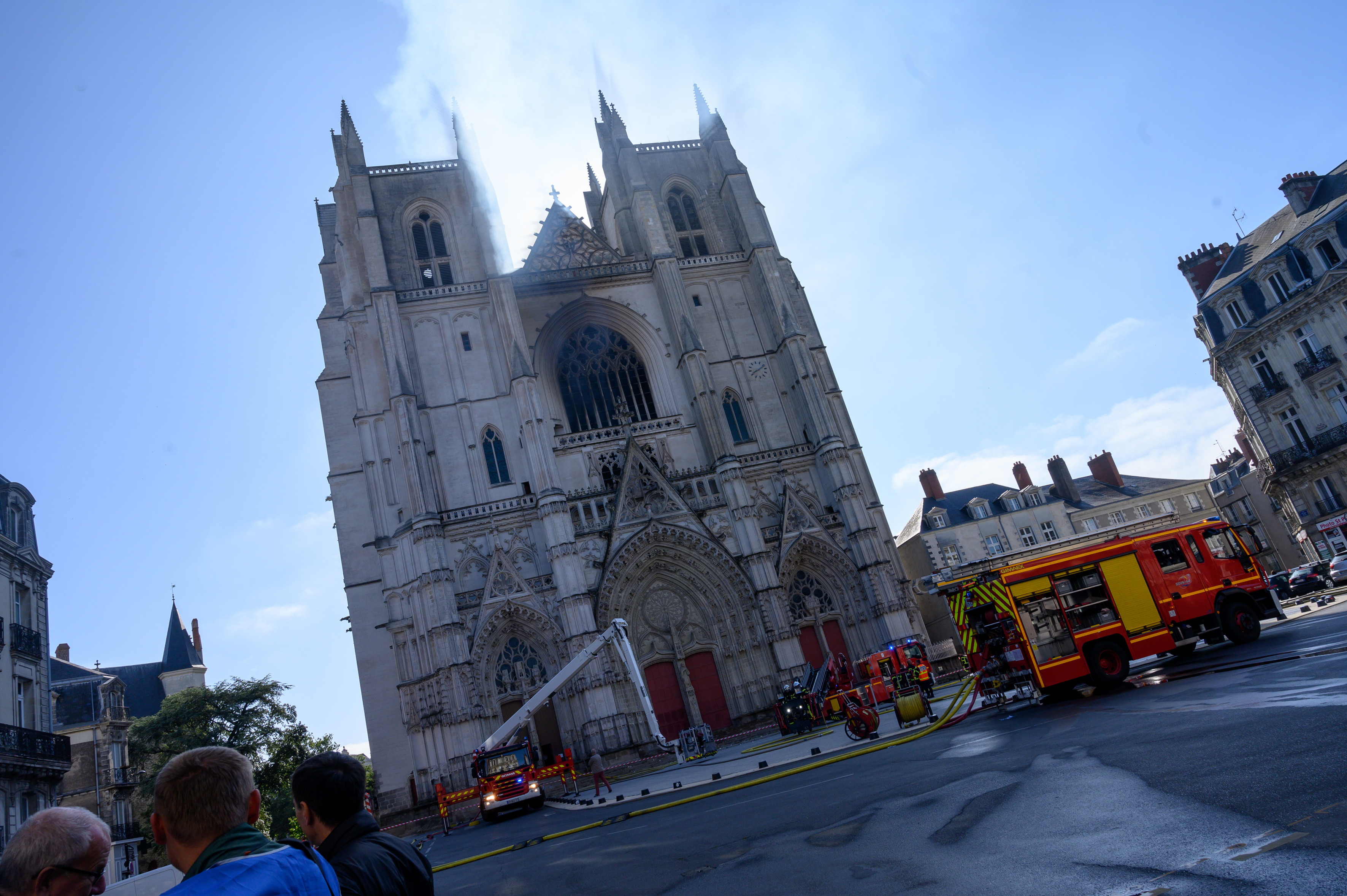 Előállítottak egy férfit a nantes-i katedrálistűz miatt