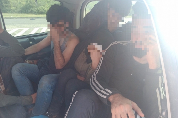 Elfogtak két török embercsempészt az M1-esen