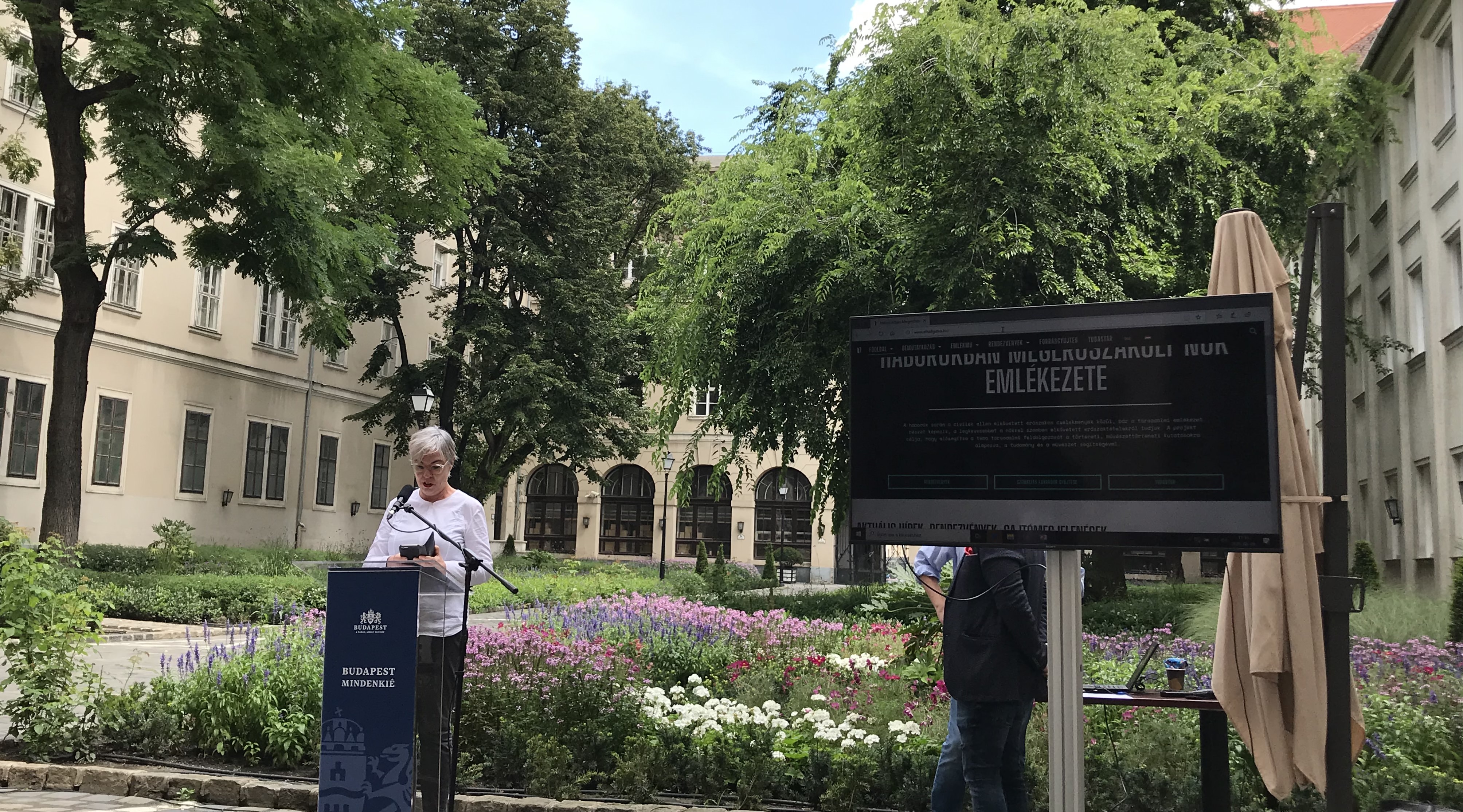 Megdöbbentő: nem önhatalmúlag, hanem hosszadalmas egyeztetés, átbeszélés után állítanak emlékművet Budapesten