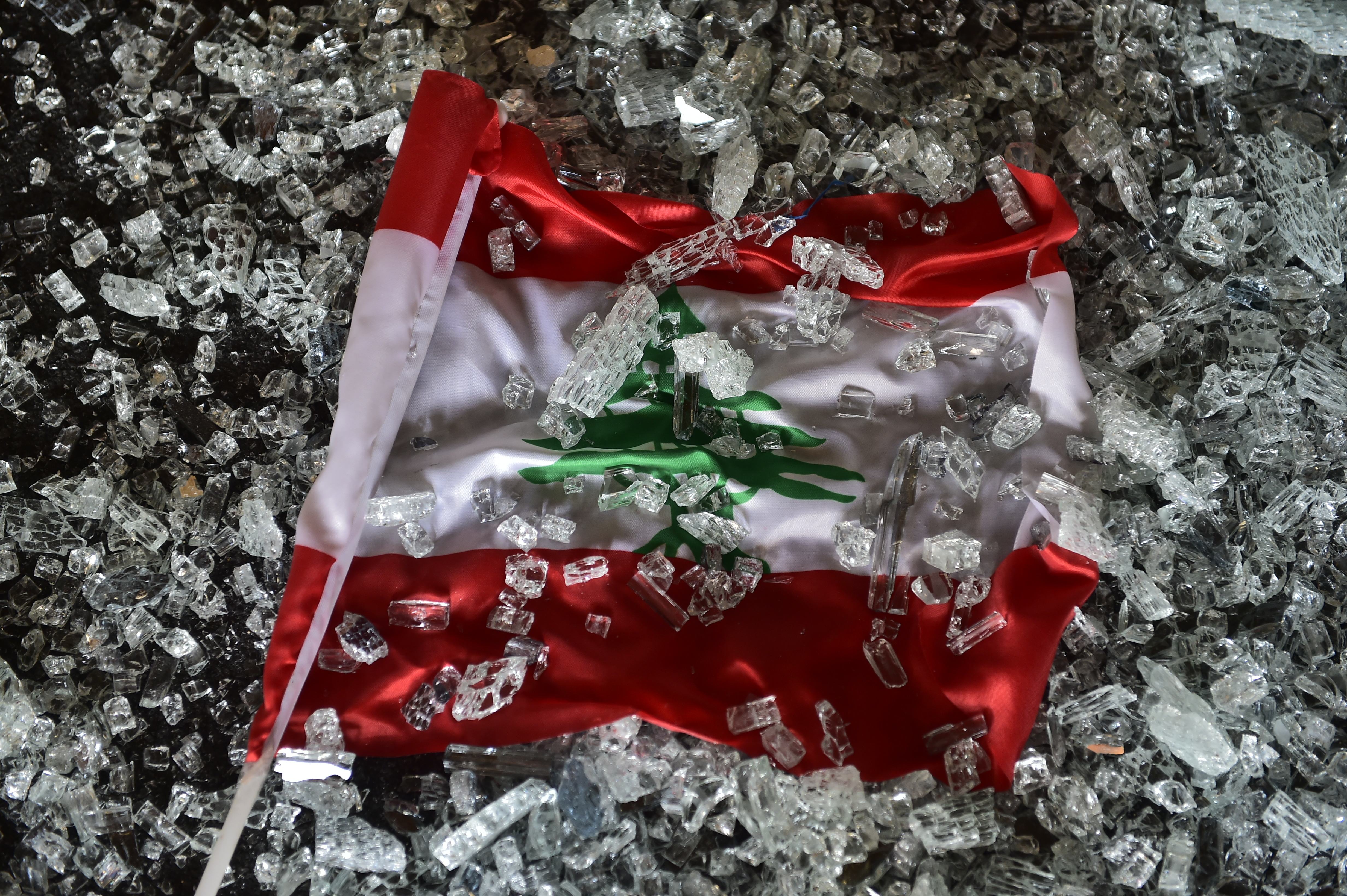 Most csak egy raktár robbant fel Libanonban, de hamarosan maga az ország is széteshet