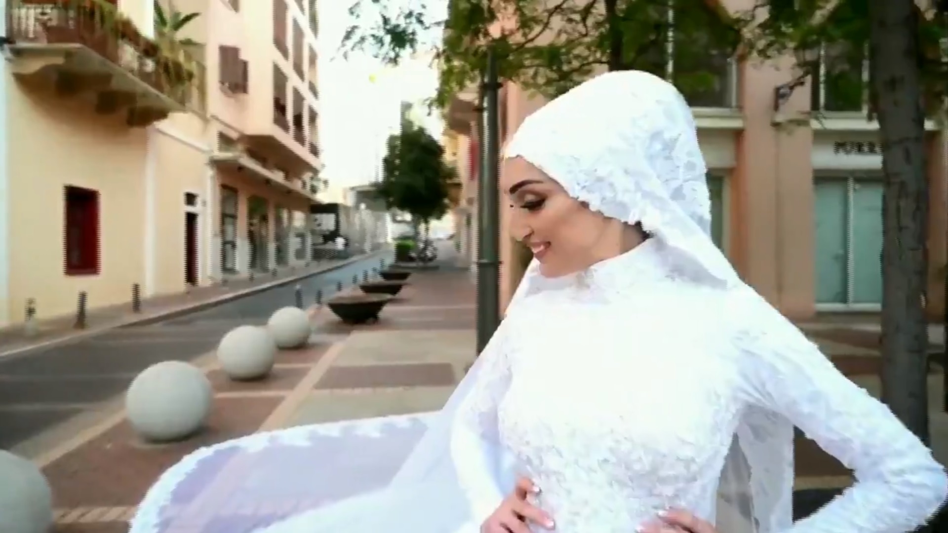 Egy menyasszony épp esküvői videót forgatott, amikor az óriási robbanás történt Bejrútban