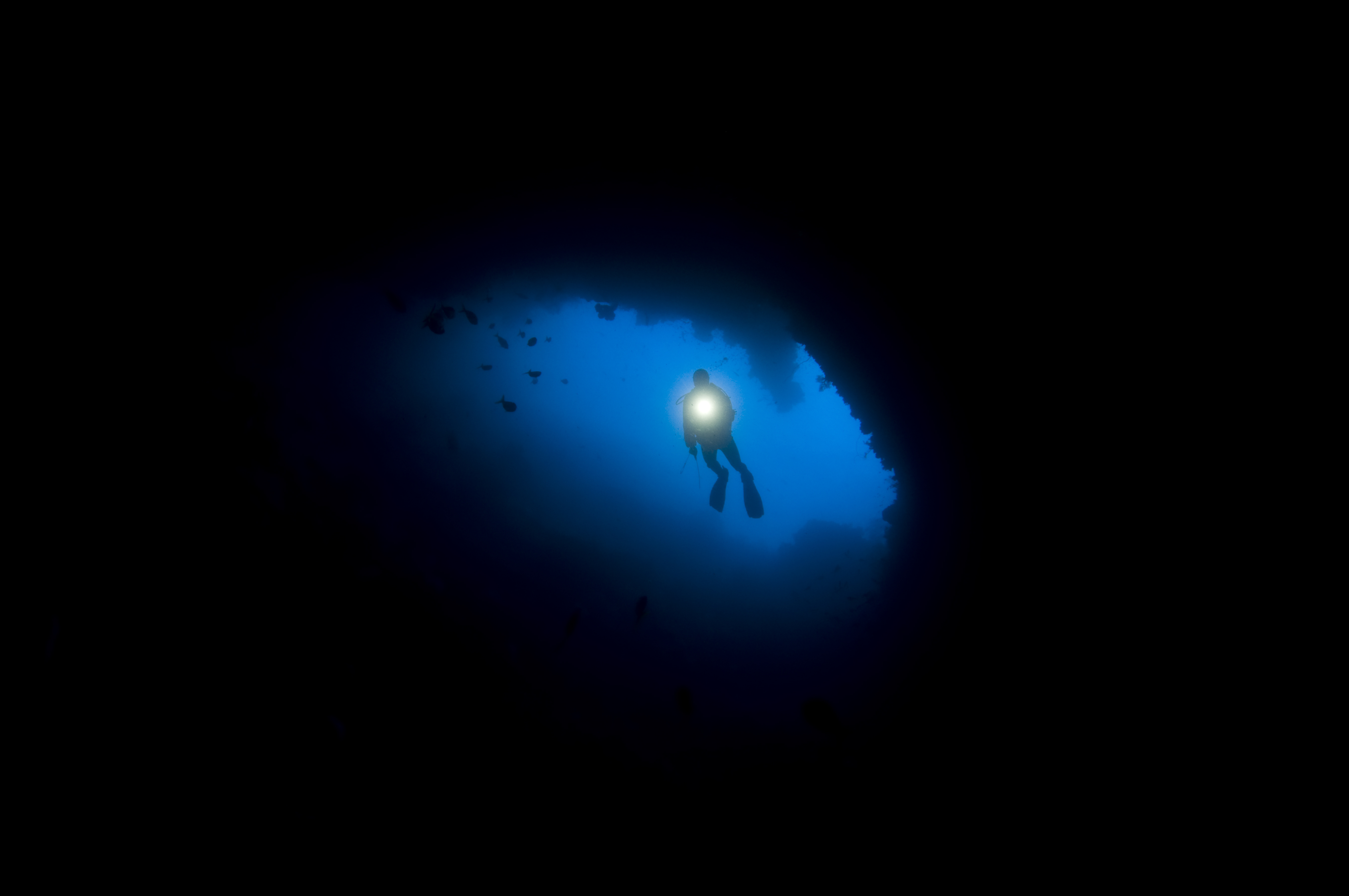 Felderítik az óceán mélyén tátongó kék lyukak rejtélyét
