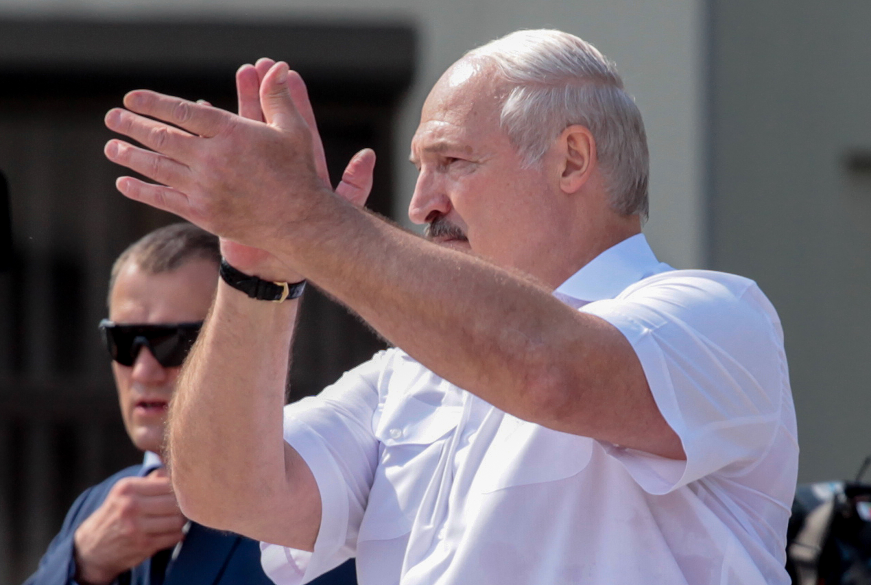 Lukasenka kitüntetést adott azoknak a rendőröknek, akik segítettek leverni a tüntetéseket