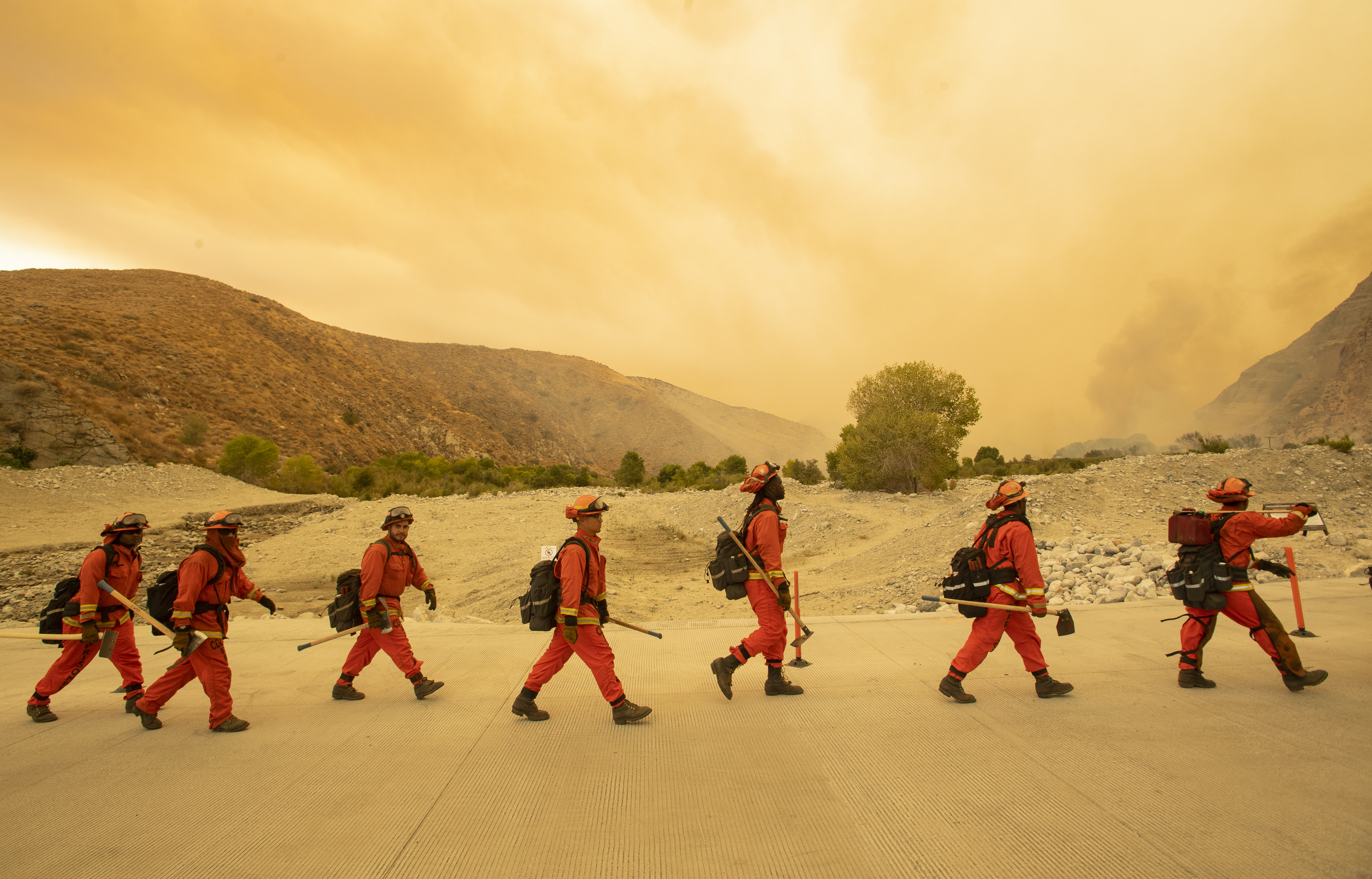 Tűzoltók Kaliforniában 2020 augusztusában