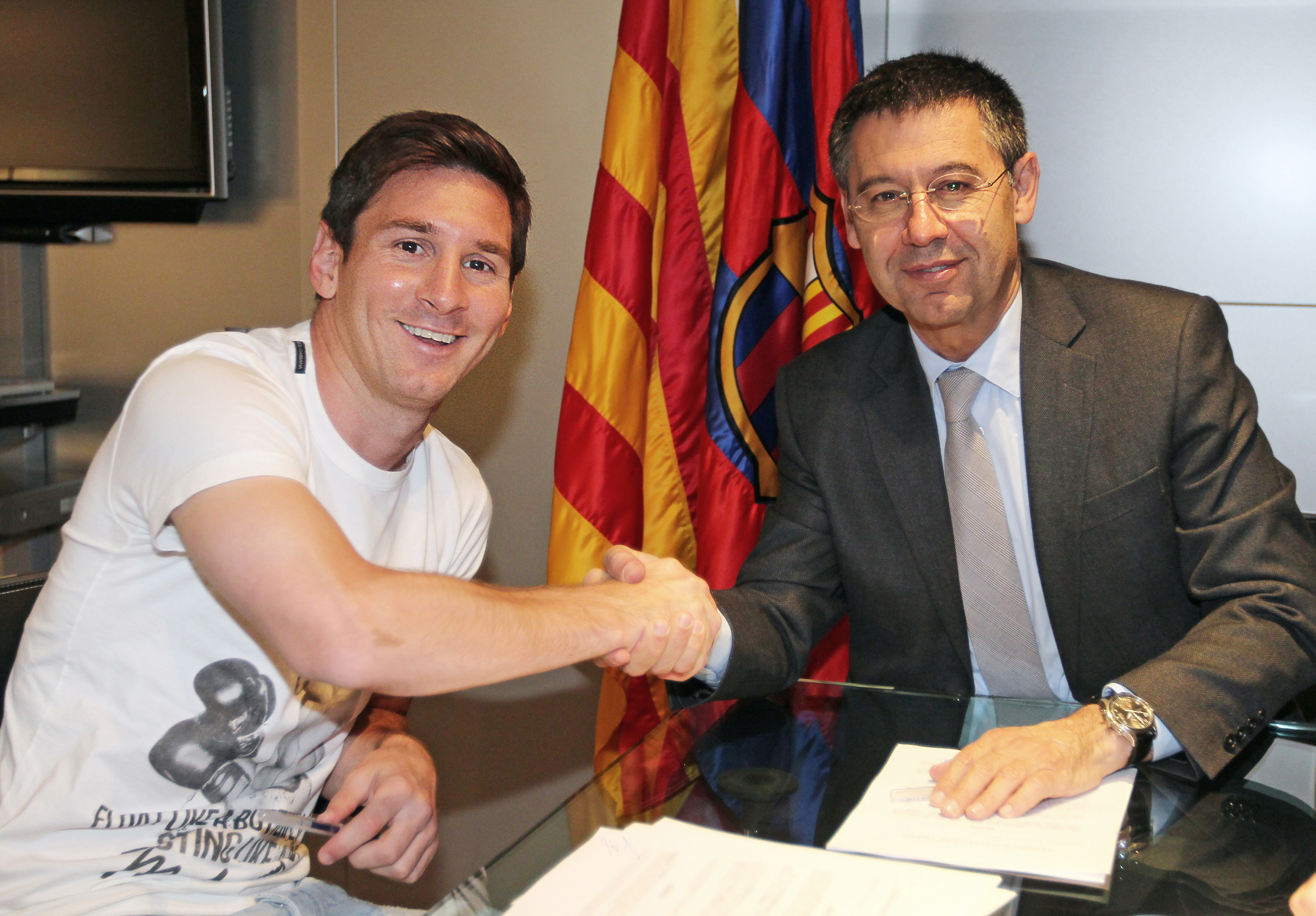 A Barcelona vezetői szivárogtathatták ki Messi szerződését, miközben csetüzenetekben “csatornapatkánynak” és “hormonális törpének” nevezték a klub ikonját