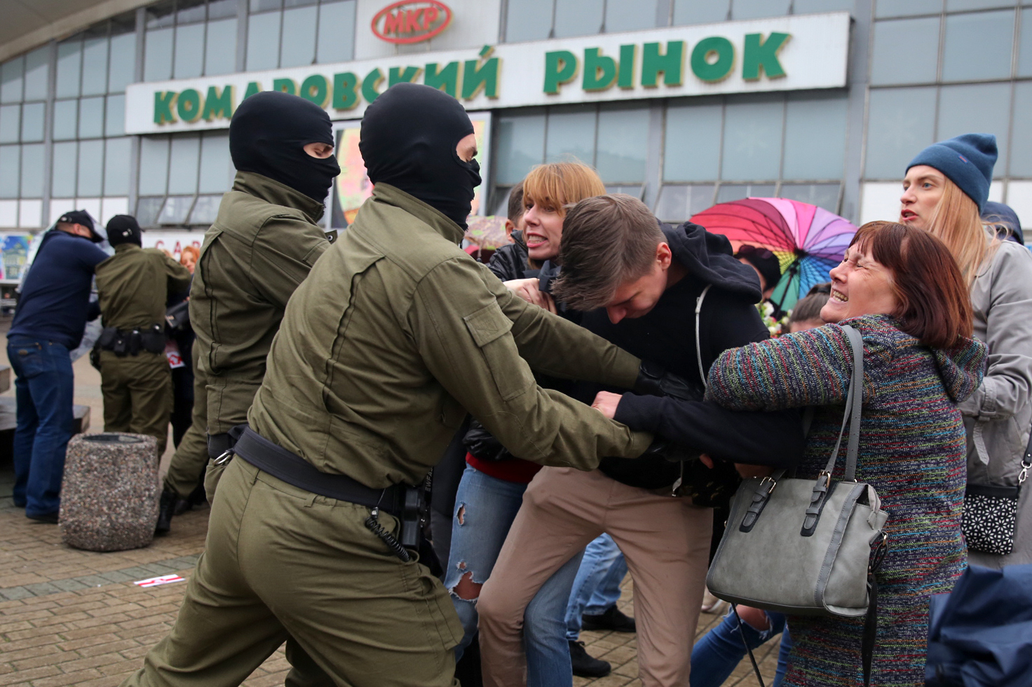 Ukrajnába akarták vinni a belarusz ellenzéki vezetőt, de útközben összetépte az útlevelét