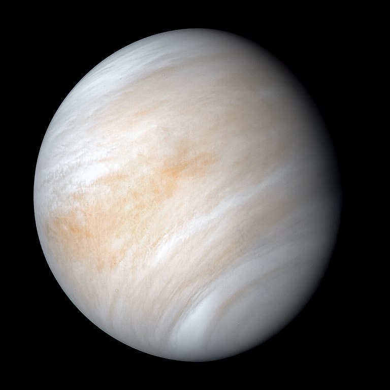 A Mariner-10 űrszonda kontrasztjavított felvétele a Vénuszról, amelyen jól látszik a bolygó vastag felhőzete.