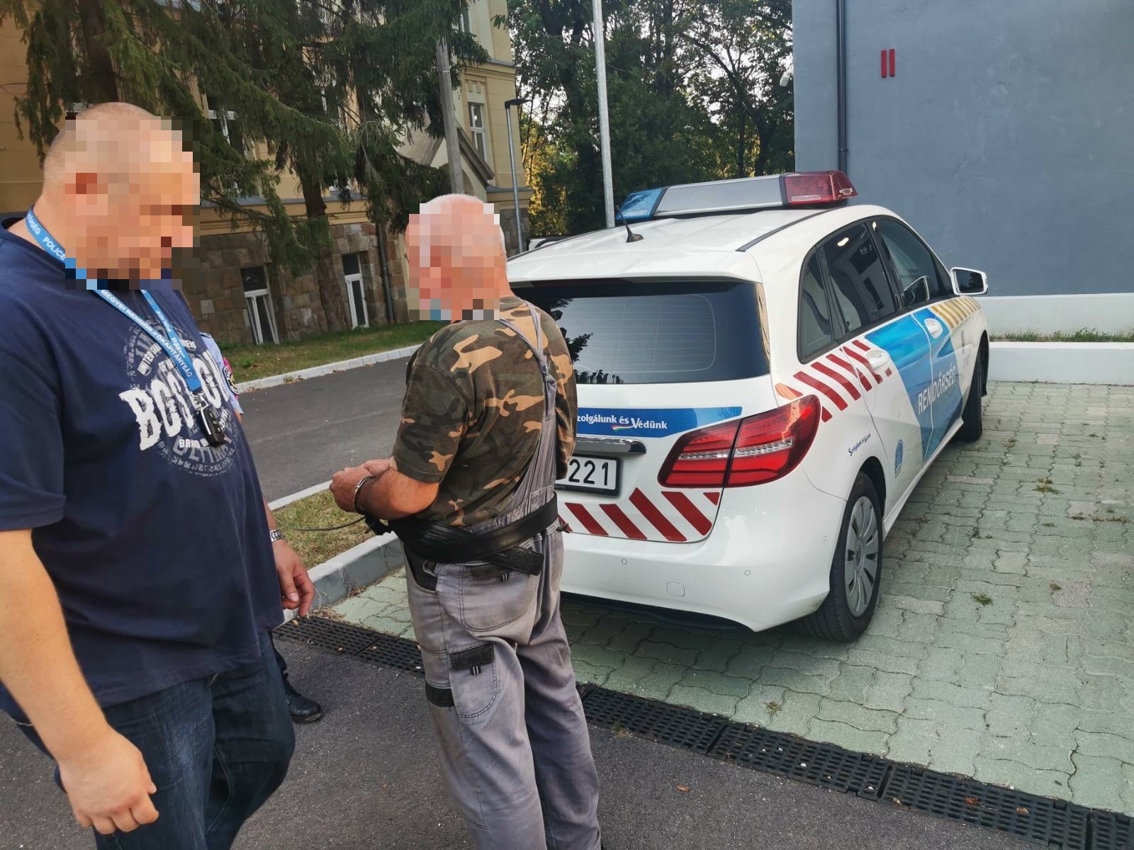 A feleségét kereste, ezért Molotov-koktélokkal dobálózott egy 57 éves, pilisi férfi
