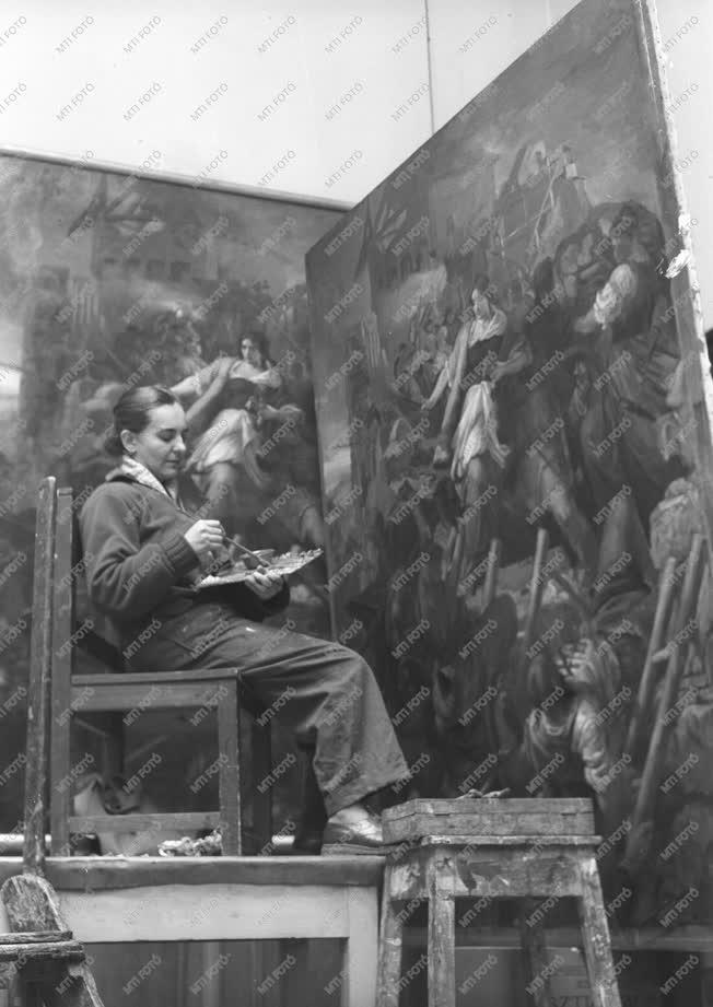 Tallós Ilona Székely Bertalan Egri nők című festményét másolja a Szépművészeti Múzeumban, 1956