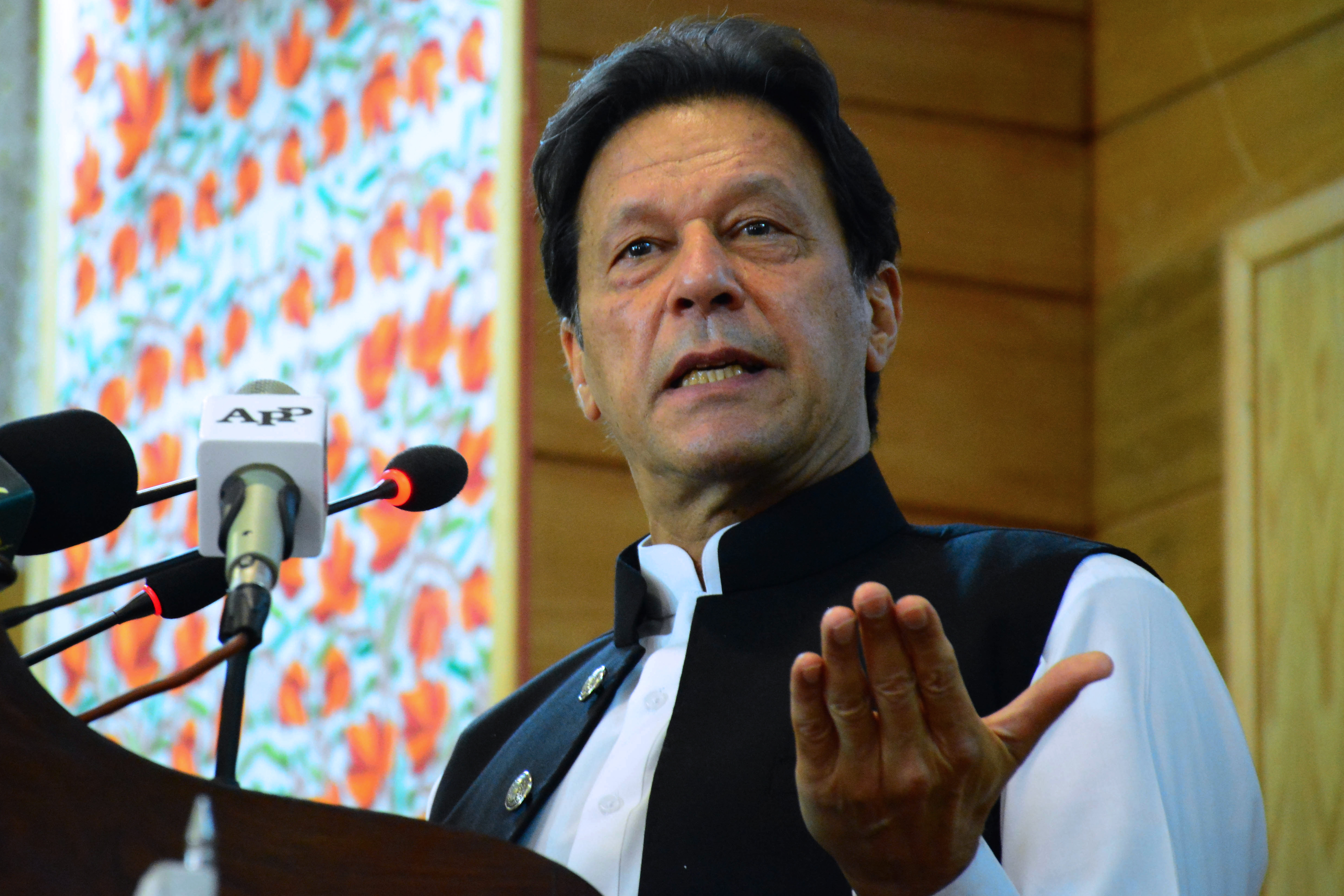 A pakisztáni miniszterelnök szerint fellógatni vagy kémiailag kasztrálni kéne az erőszakolókat