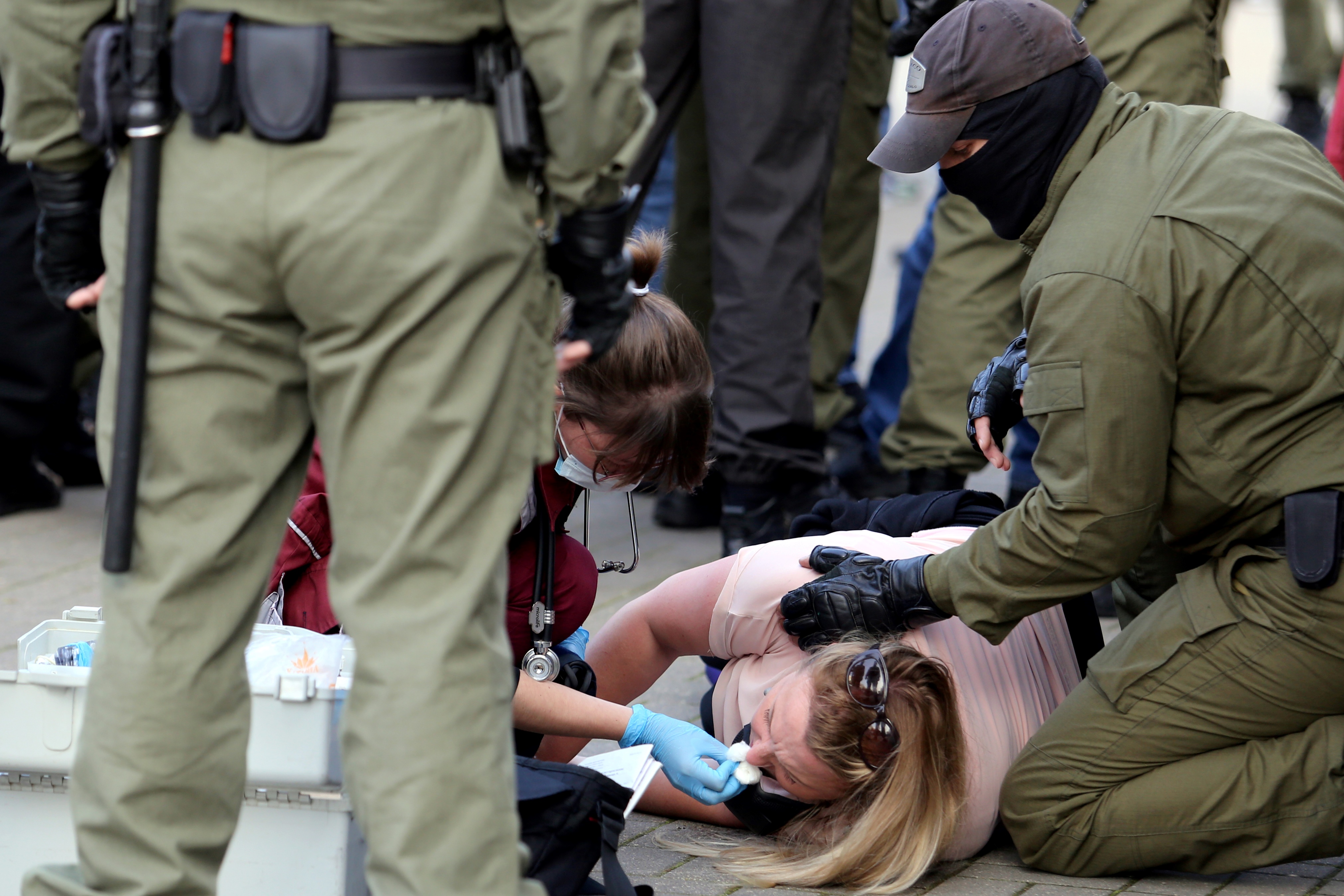 Ismét több száz kormányellenes tüntetőt vettek őrizetbe Minszkben